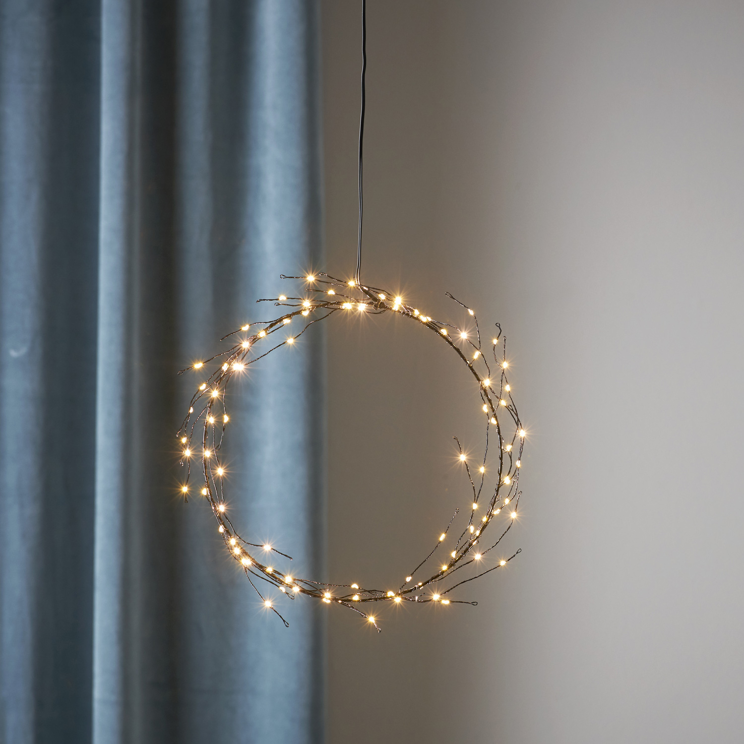 LED Kranz "Curly" - 95 warmweiße LED - D: 24cm - schwarz