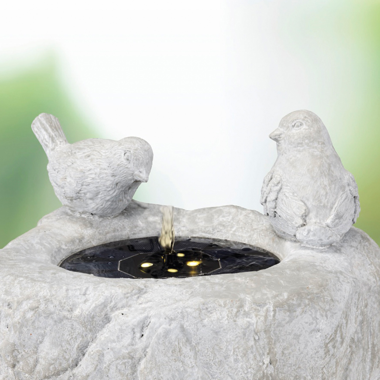 LED Solar Brunnen - Gartenbrunnen mit Vögelchen - GRC Beton - 4 warmweiße LED - H: 34cm - grau