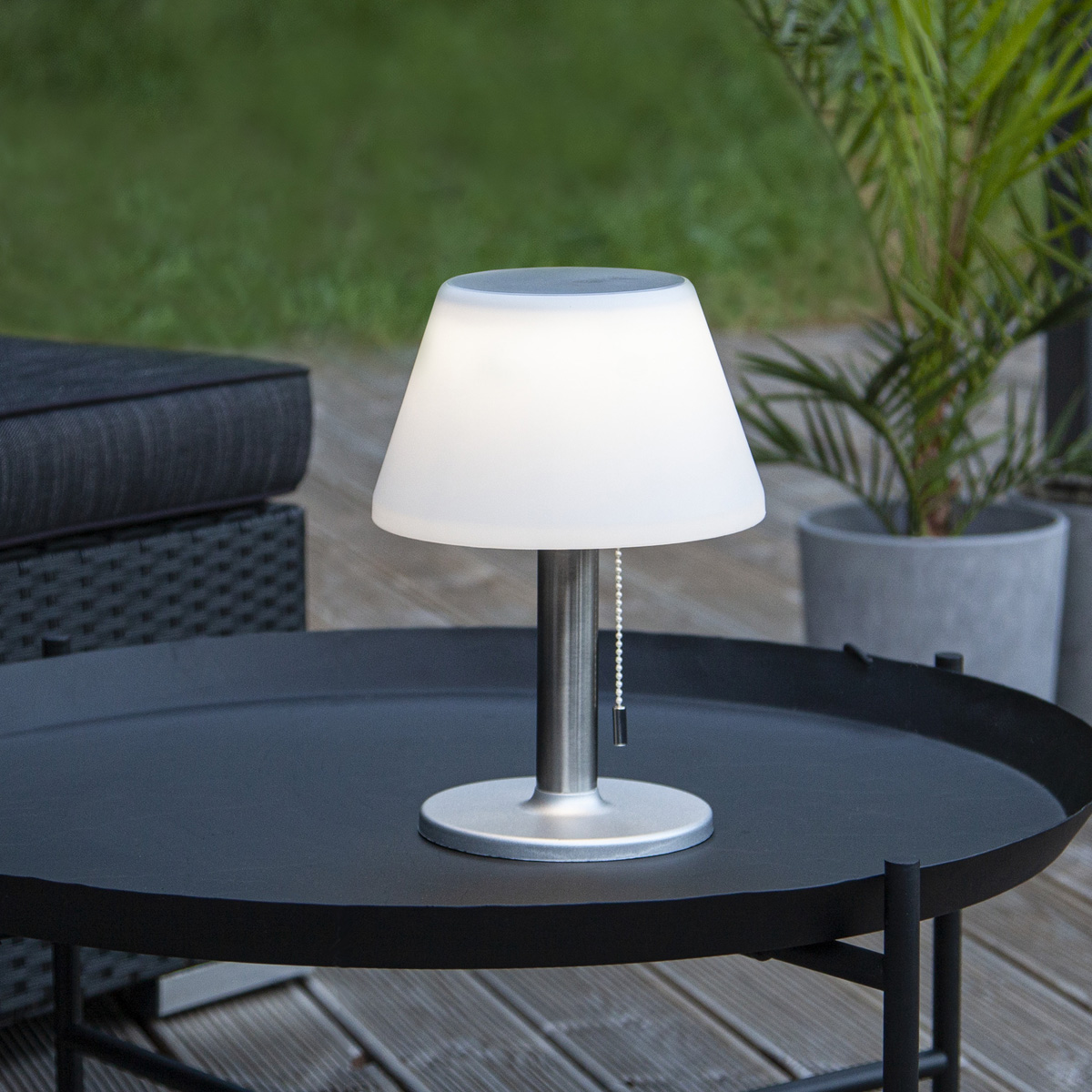 Tischleuchte mit Solarpanel und Batterie - D: 20cm x H: 28cm - warmweiss Tischleuchte mit Solarpanel und Batterie - D: 20cm x H: 28cm - warmweiss