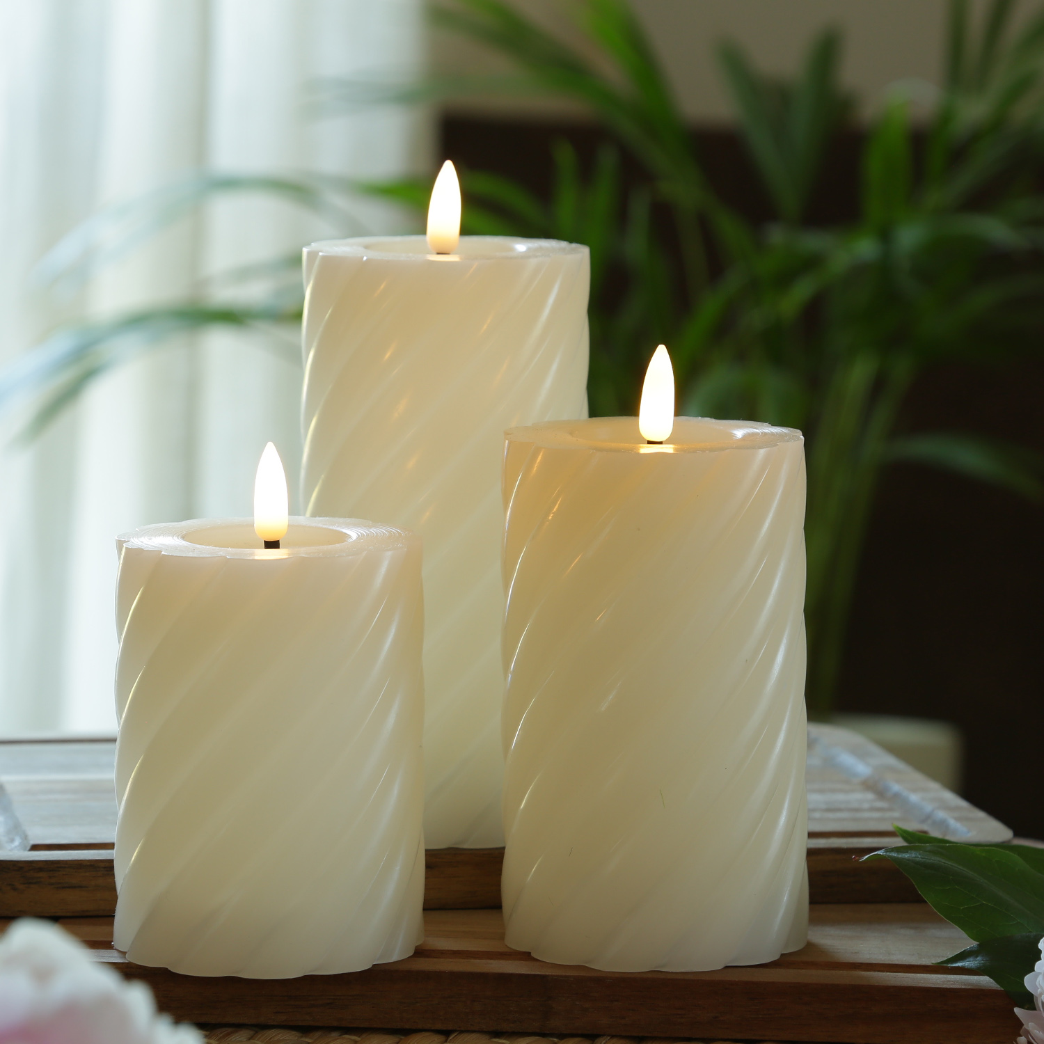 LED Stumpenkerze TWIST - Echtwachs - warmweiße 3D Flamme - H: 17,5cm - Batterie - Timer - creme