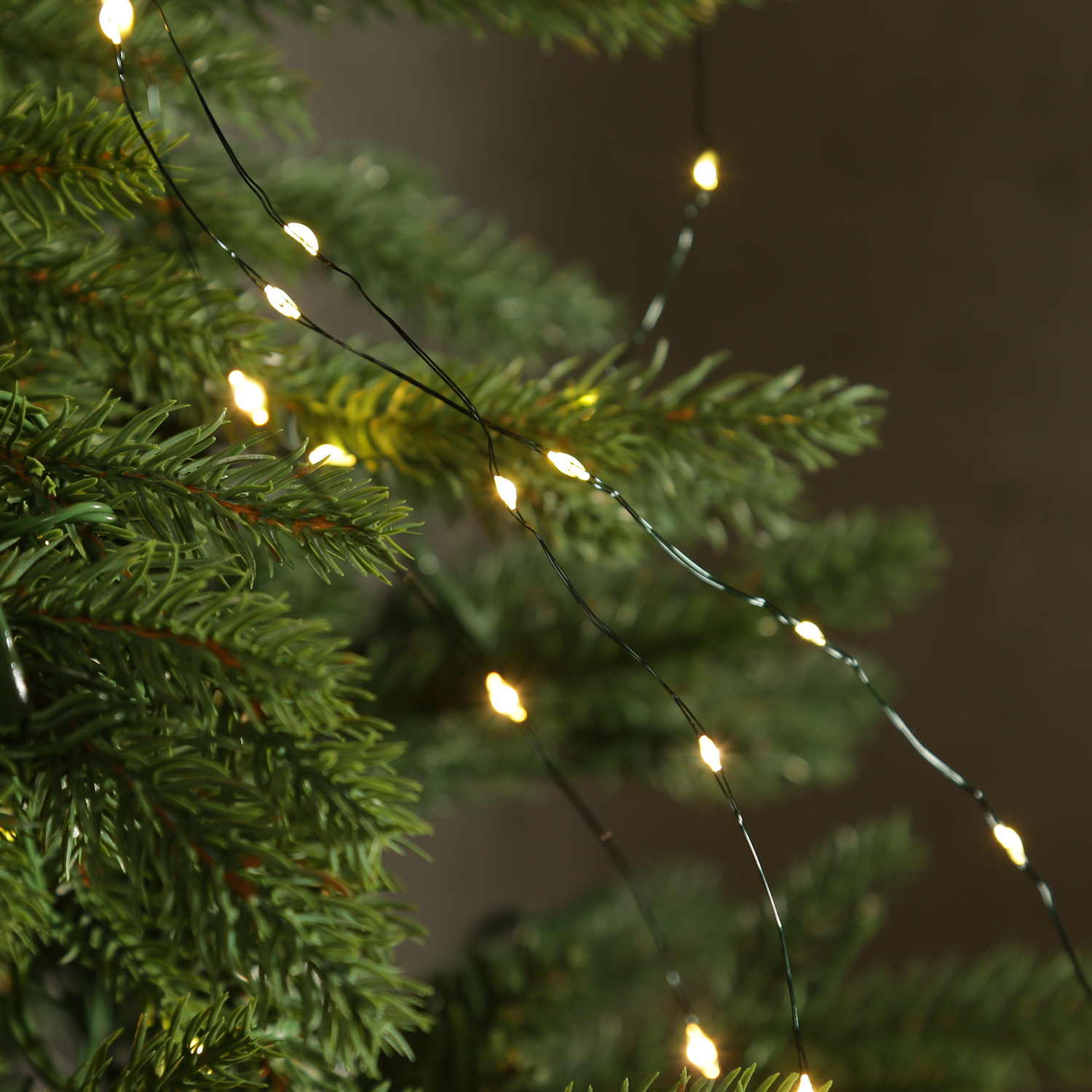 LED Baummantel Draht Lichterkette - Baumbeleuchtung - 12 Stränge - 1,8m - Timer - Innen/Außen - grün