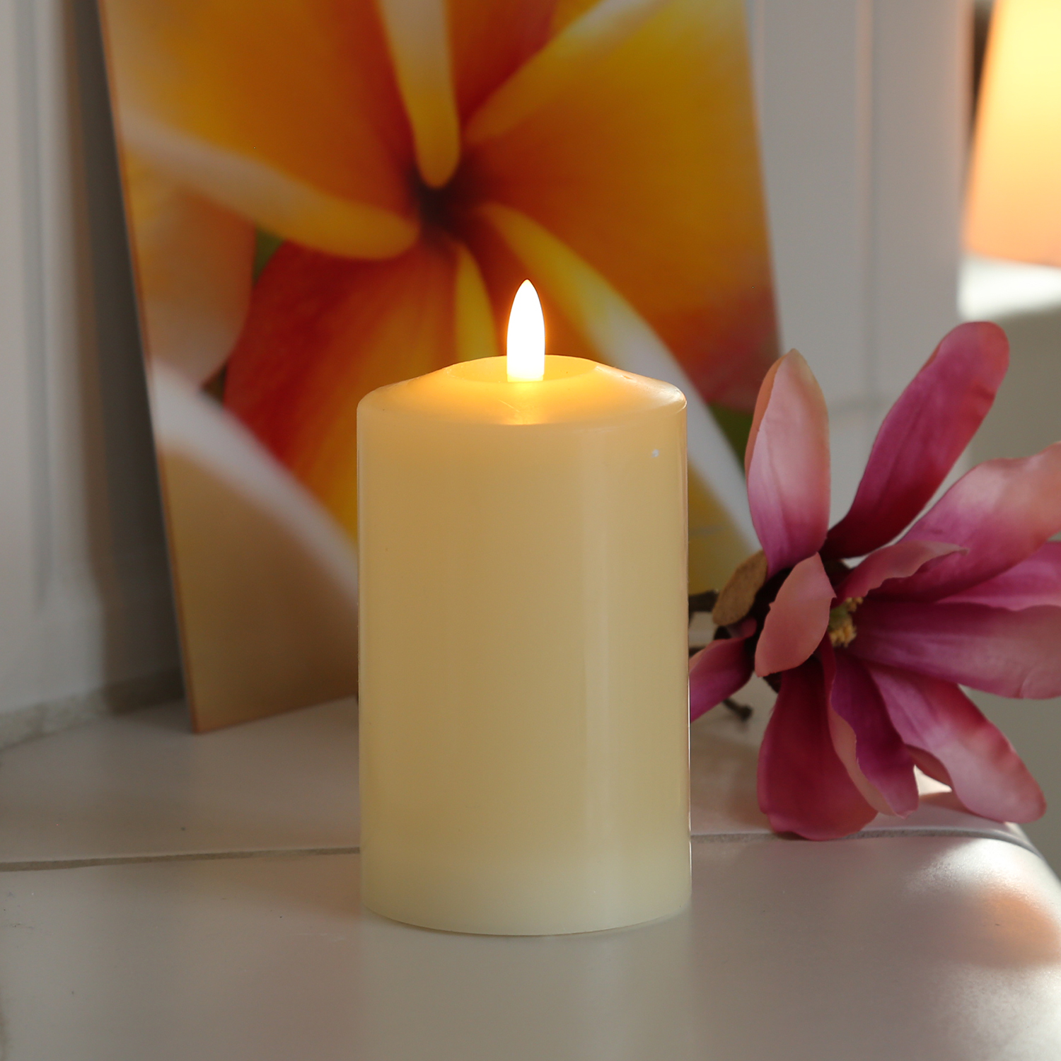 LED Kerze - Echtwachs - flackernde 3D Flamme - H: 14cm - D: 7,5cm - Batterie - Timer - creme