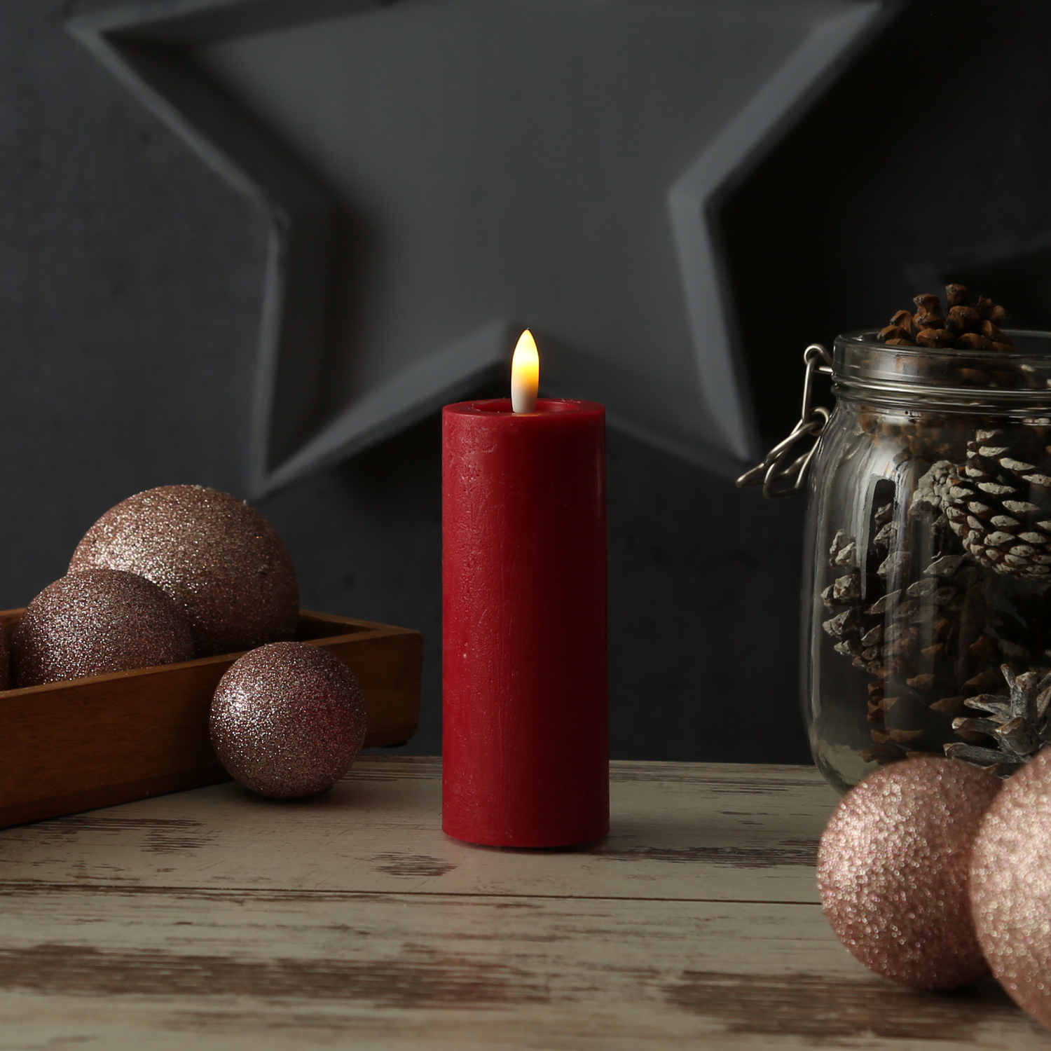 LED Kerze LINA - Rustik-Optik - Echtwachs - 3D Flamme - H: 12,5cm - D: 5cm - Batterie - Timer - rot