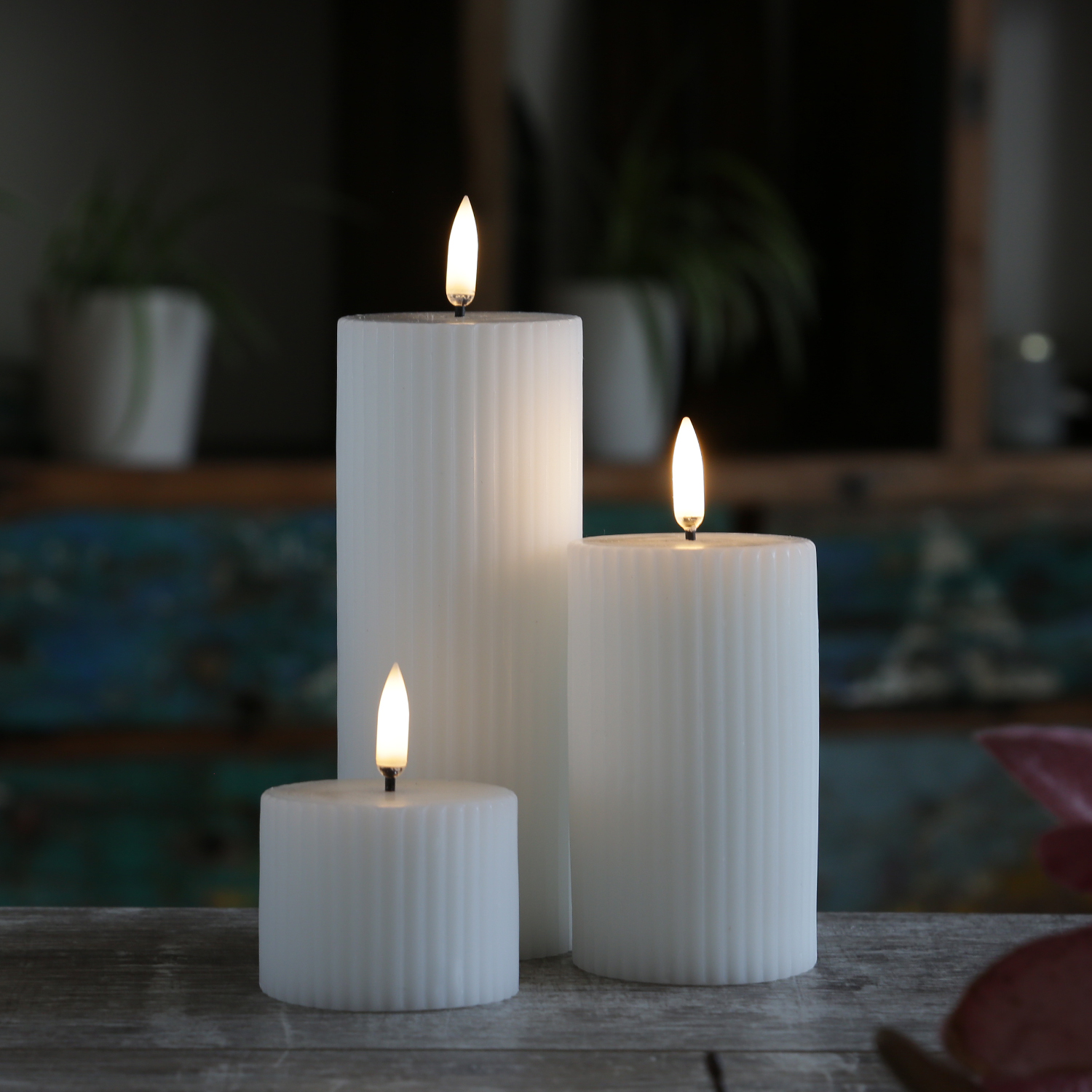 LED Mini Kerze THEA - mit Rillen - Echtwachs - 3D Flamme - D: 5,8cm - H: 7,3cm - Timer - weiß