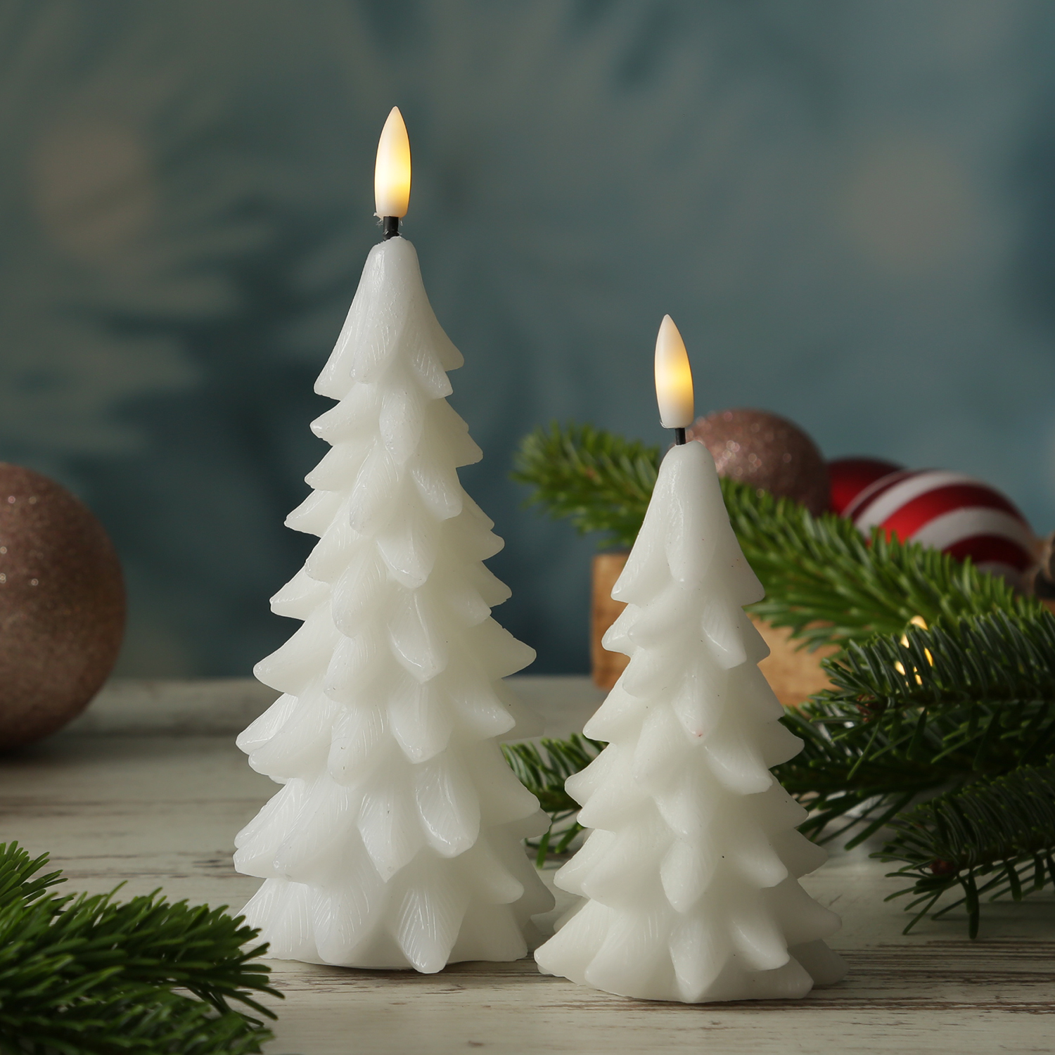 LED Kerze Tannenbaum - Echtwachs - 3D Flamme - H: 19cm - Timer - weiß