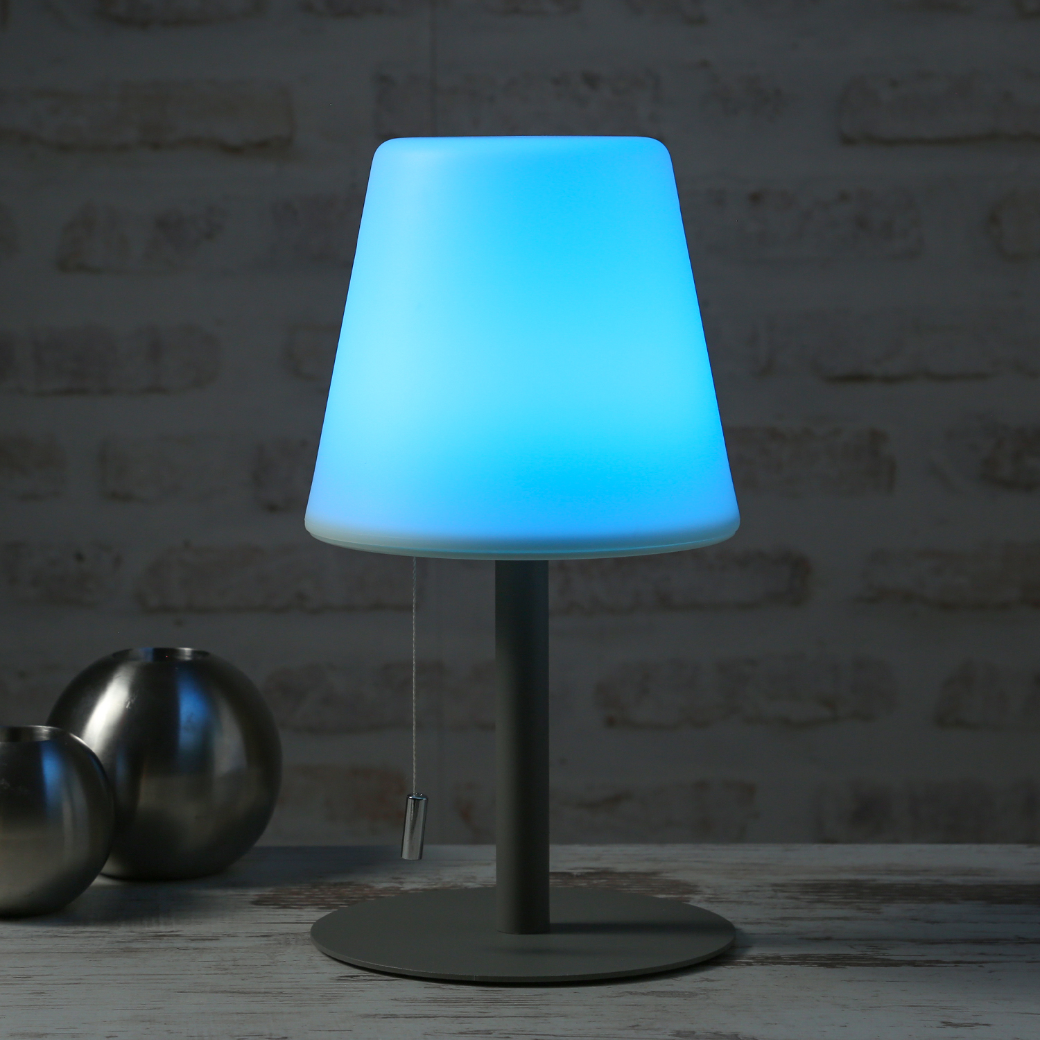 LED Garten Tischlampe - H: 30cm - 2 Lichtstufen u. RGB Farbwechsel - wiederaufladbar - weiß/silber