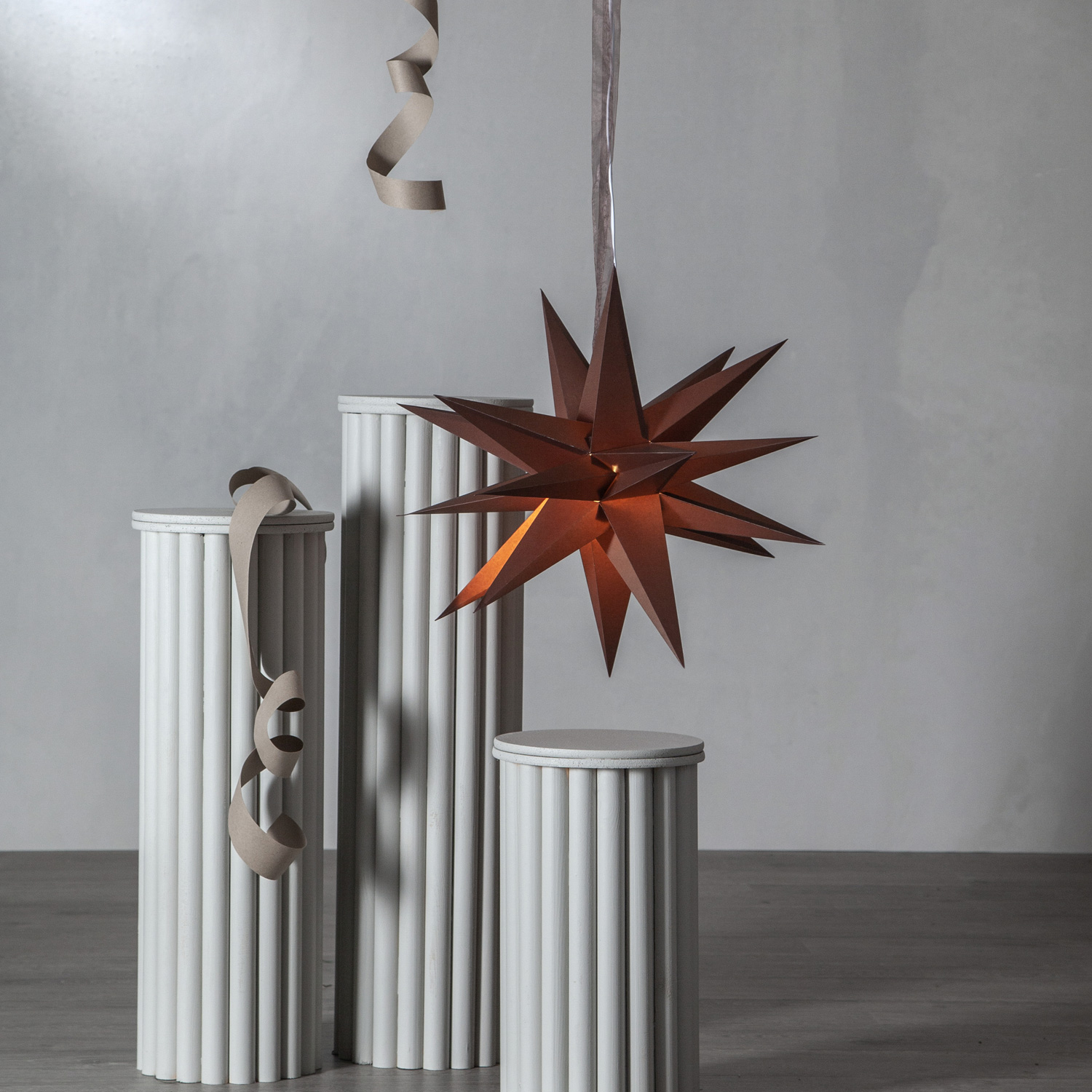 Papierstern DECEMBER - 3D Stern mit Dekoband - hängend - 18-zackig - D: 45cm - braun