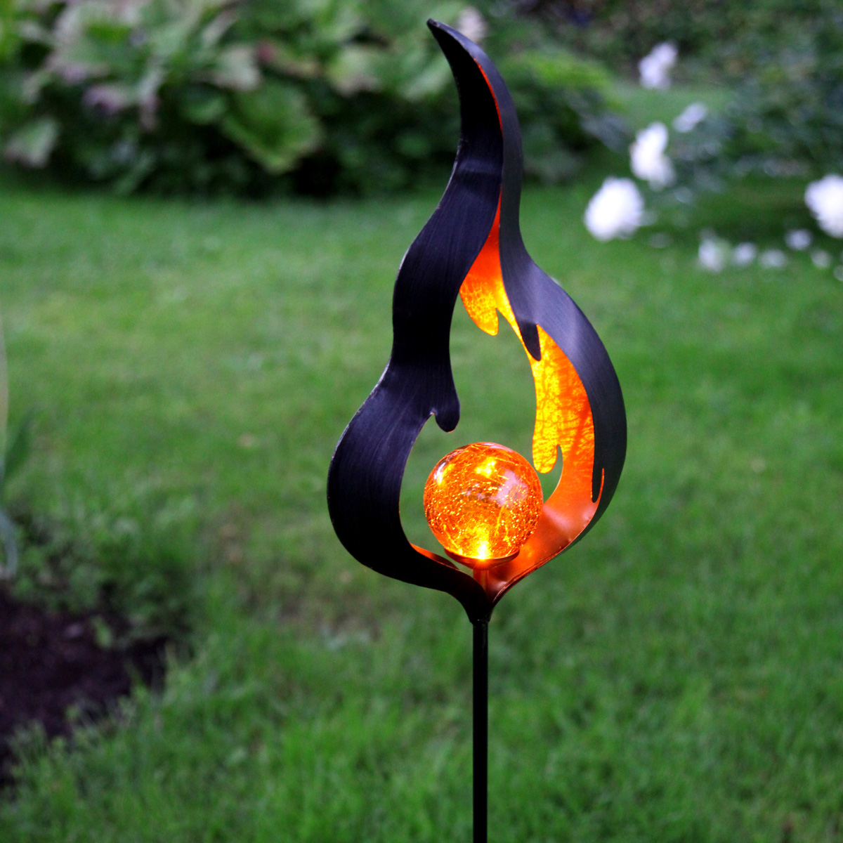 LED Solarstab "Feuer"- schwarz - amber LED - Glaskugel in Flamme - H: 85cm - Dämmerungssensor