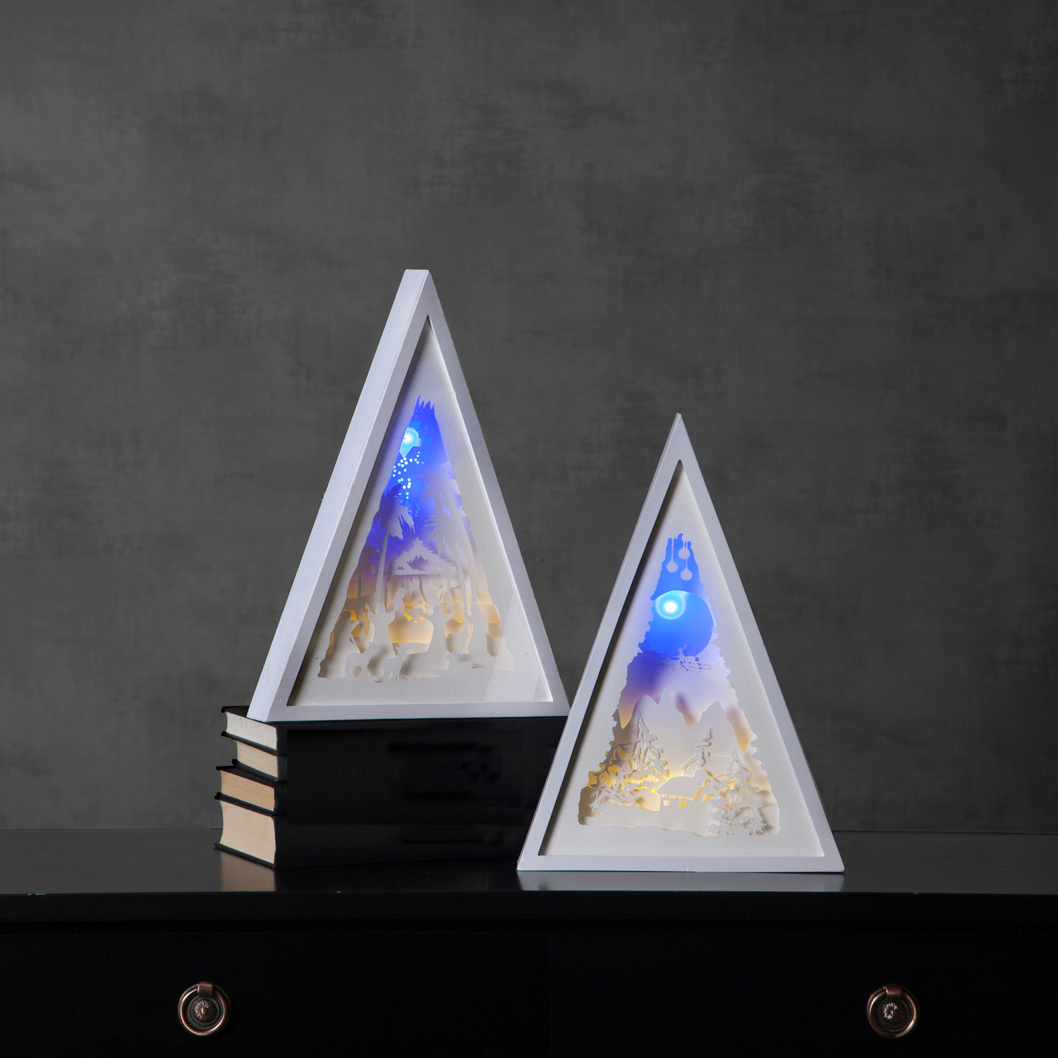 LED-Bild mehrdimensional "Krippe" - weiss - 8 LED - Batterie - Timer - H: 30,5cm - B: 22cm
