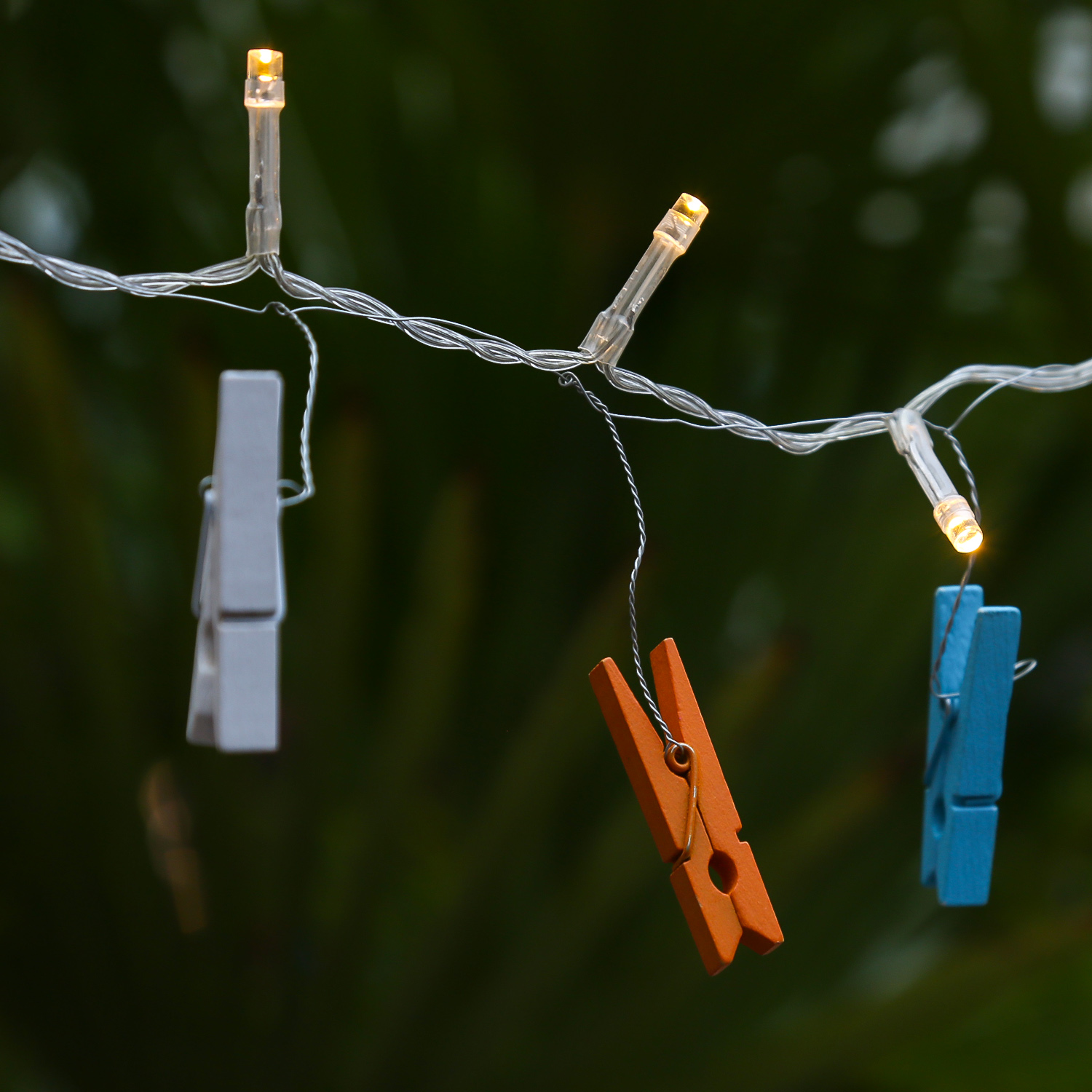 LED Clip Lichterkette - 24 Wäscheklammern - 20 warmweiße LED - L: 0,96m - Batterie - bunt