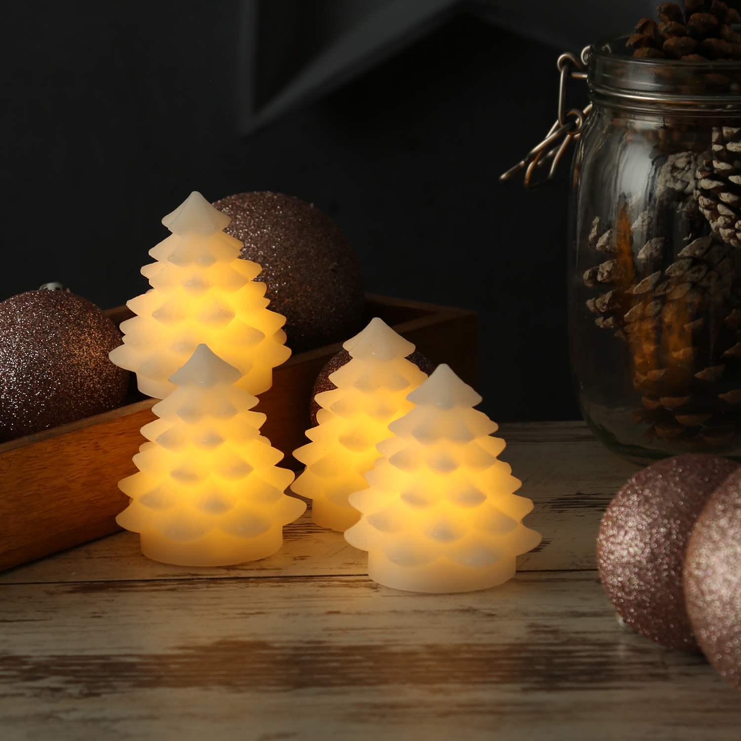 LED Kerzen Tannenbaum - 4 Mini Tannenbäume aus Echtwachs - H: 7cm - inkl. Batterien - weiß - 4er Set