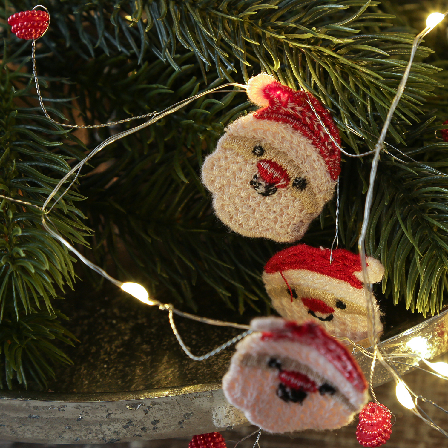 LED Drahtlichterkette Nikolaus - 20 warmweiße LED - L: 1,9m - Timer - Batteriebetrieb - weiß, rot