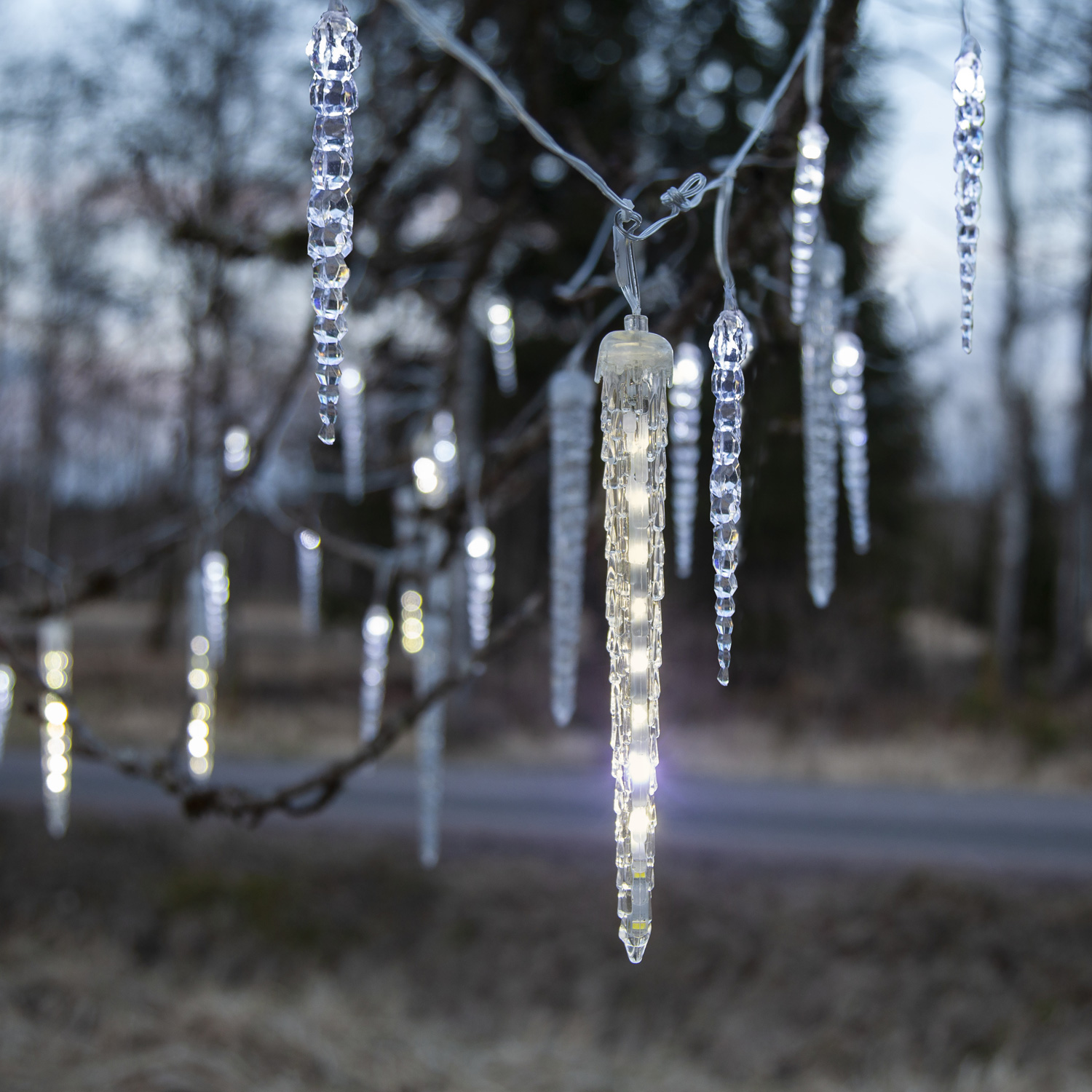 LED Lichterkette Eiszapfen - 24 Eiszapfen - kaltweiße LED - Dauerlicht/Lauflicht - L: 7m - f. Außen