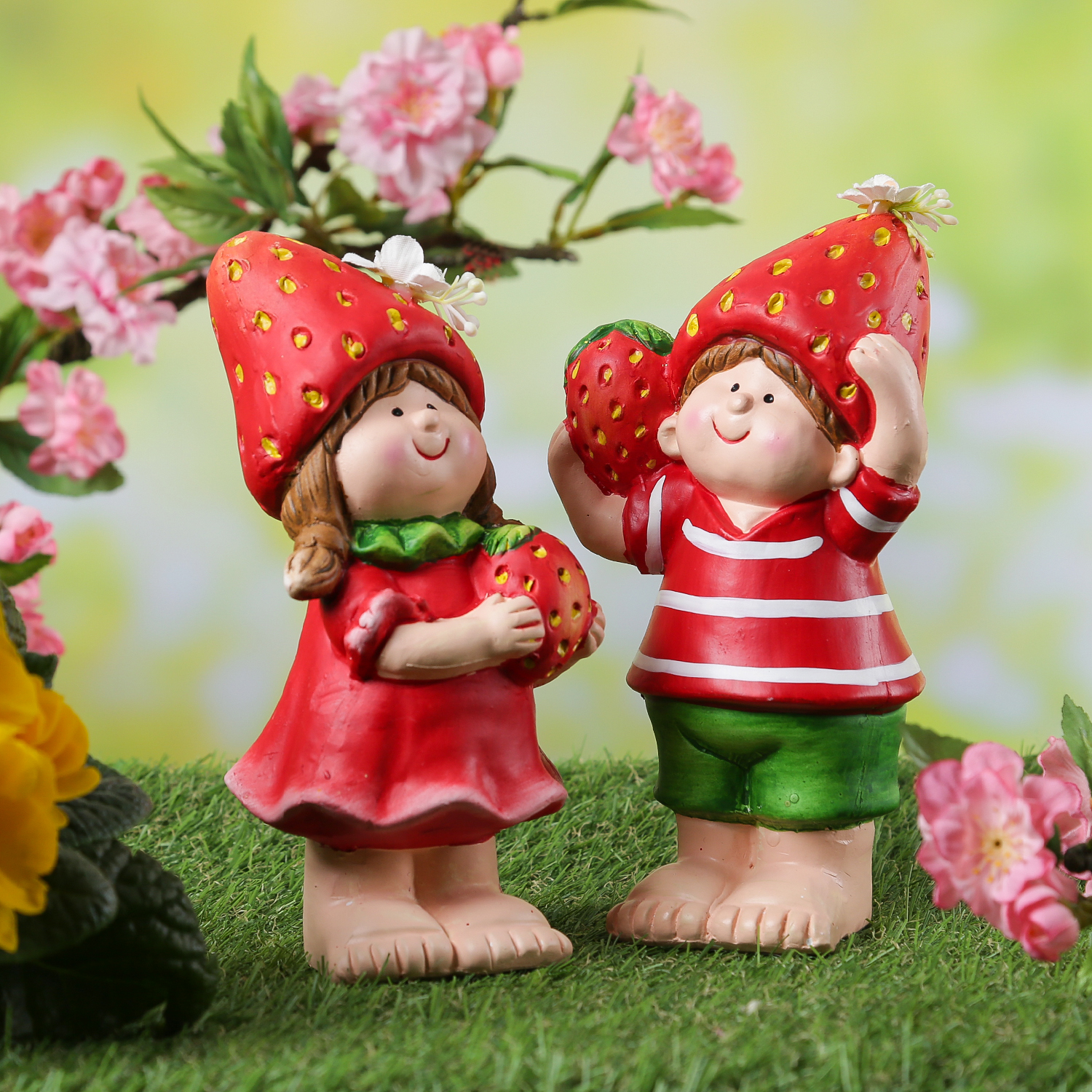 Dekofigur Erdbeerjunge Fritz - niedliche Gartenfigur mit Erdbeere - Keramik - H: 18,5cm - rot Dekofigur Erdbeerjunge Fritz - niedliche Gartenfigur mit Erdbeere - Keramik - H: 18,5cm - rot