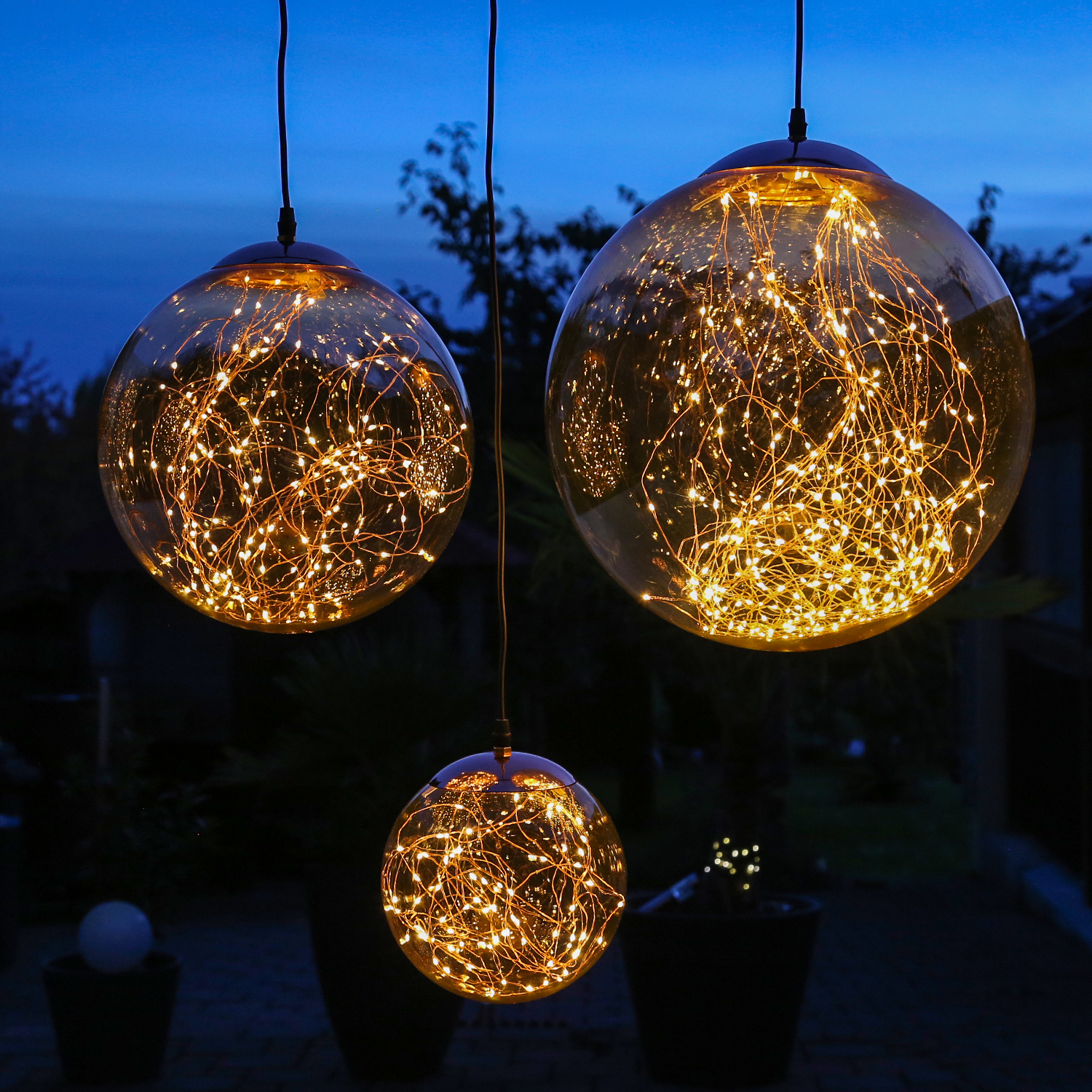 B-Ware LED Kugel mit Drahtlichterkette - hängend - 300 bernsteinfarbene LED - D: 40cm - f.Außen
