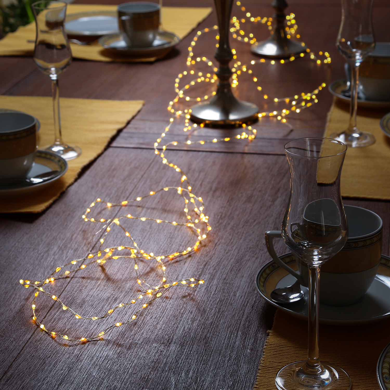 LED Drahtlichterkette Compact - 378 warmweiße/bernsteinfarbene LED - L: 6m - 8 Funkt. - Trafo - gold