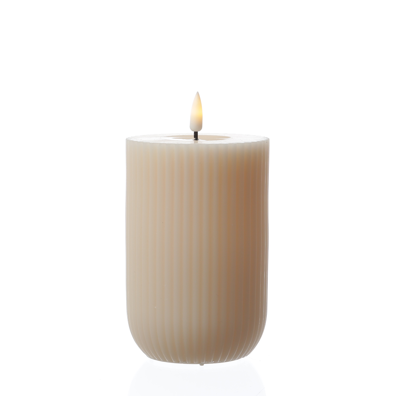 LED Stumpenkerze MIA - gerillt - Echtwachs - 3D Flamme - H: 12,5cm - D: 8cm - creme LED Stumpenkerze MIA - gerillt - Echtwachs - 3D Flamme - H: 12,5cm - D: 8cm - creme