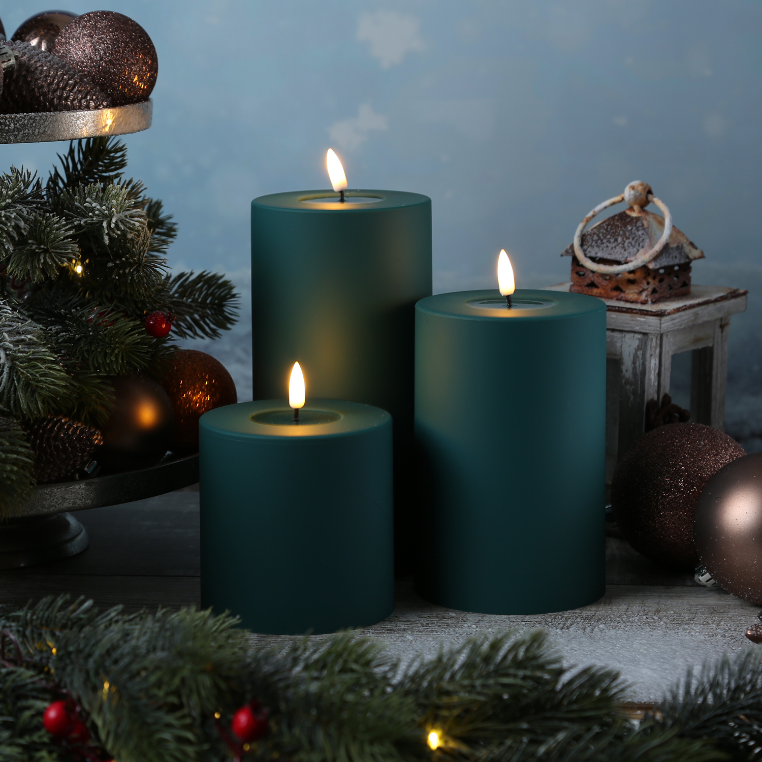 LED Stumpenkerze MIA - Kunststoff - realistische 3D Flamme - H: 15cm - f. Außen - dunkelgrün