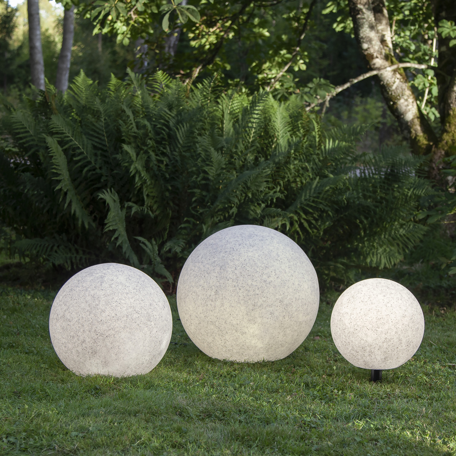 Gartenkugel STONE - Erdspieß - H: 48cm - D: 50cm - Fassung E27 - Kabel - Außen - grau