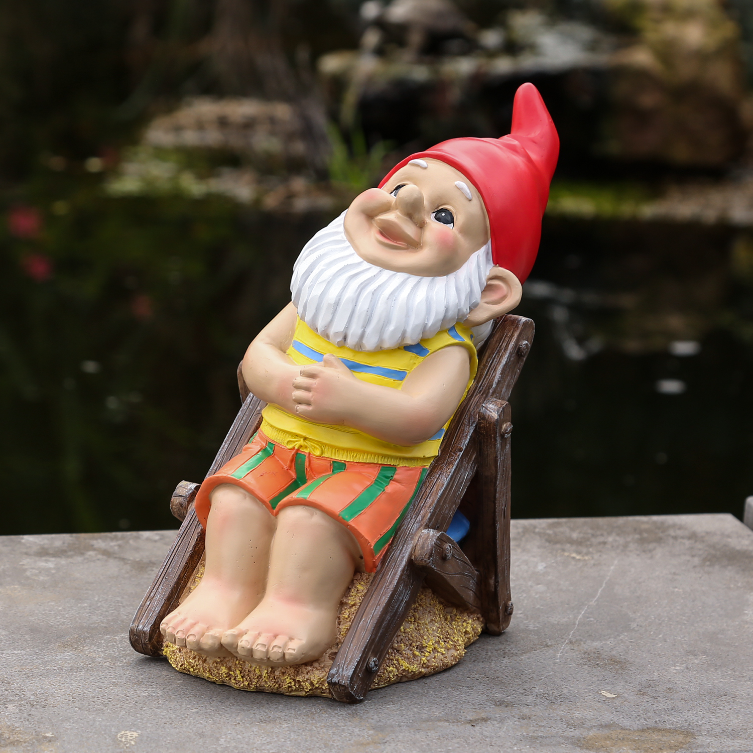 Gartenzwerg BERT - Zwerg im Liegestuhl - Dekofigur - Polyresin - H: 21cm - bunt