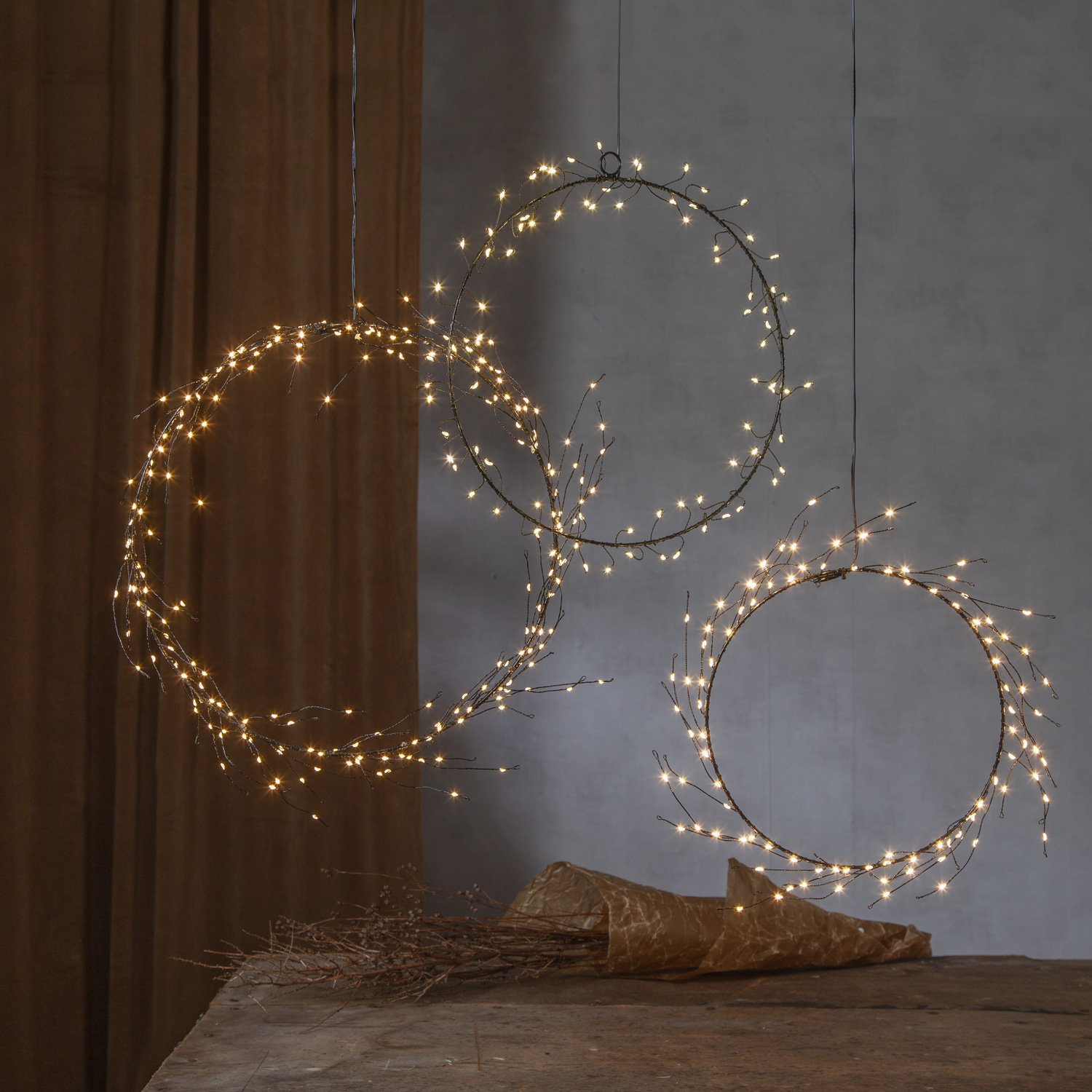 LED Kranz "Curly" - 95 warmweiße LED - D: 24cm - schwarz