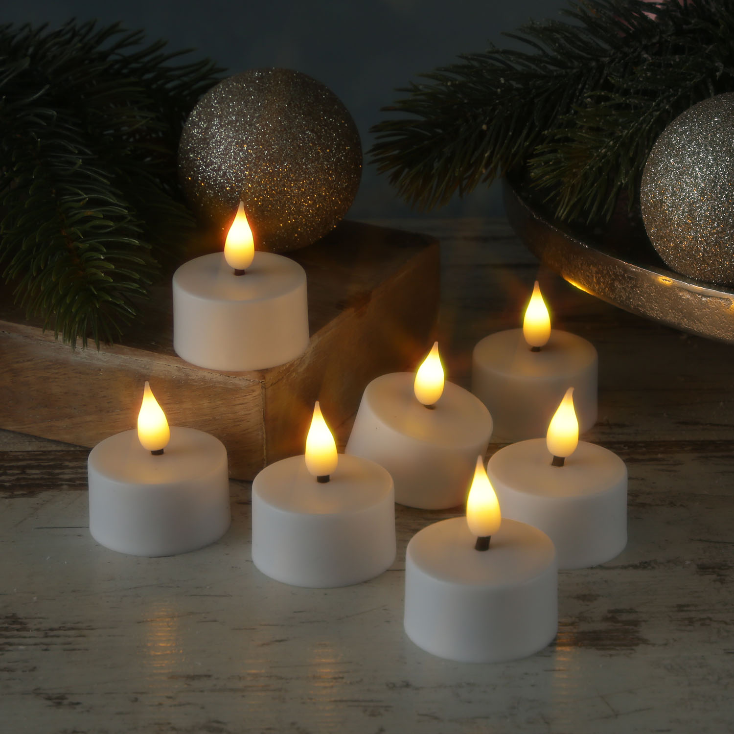 LED Teelichter - 8 wiederaufladbare LED Teelichter mit Ladestation - D: 4cm - flackernd - weiß