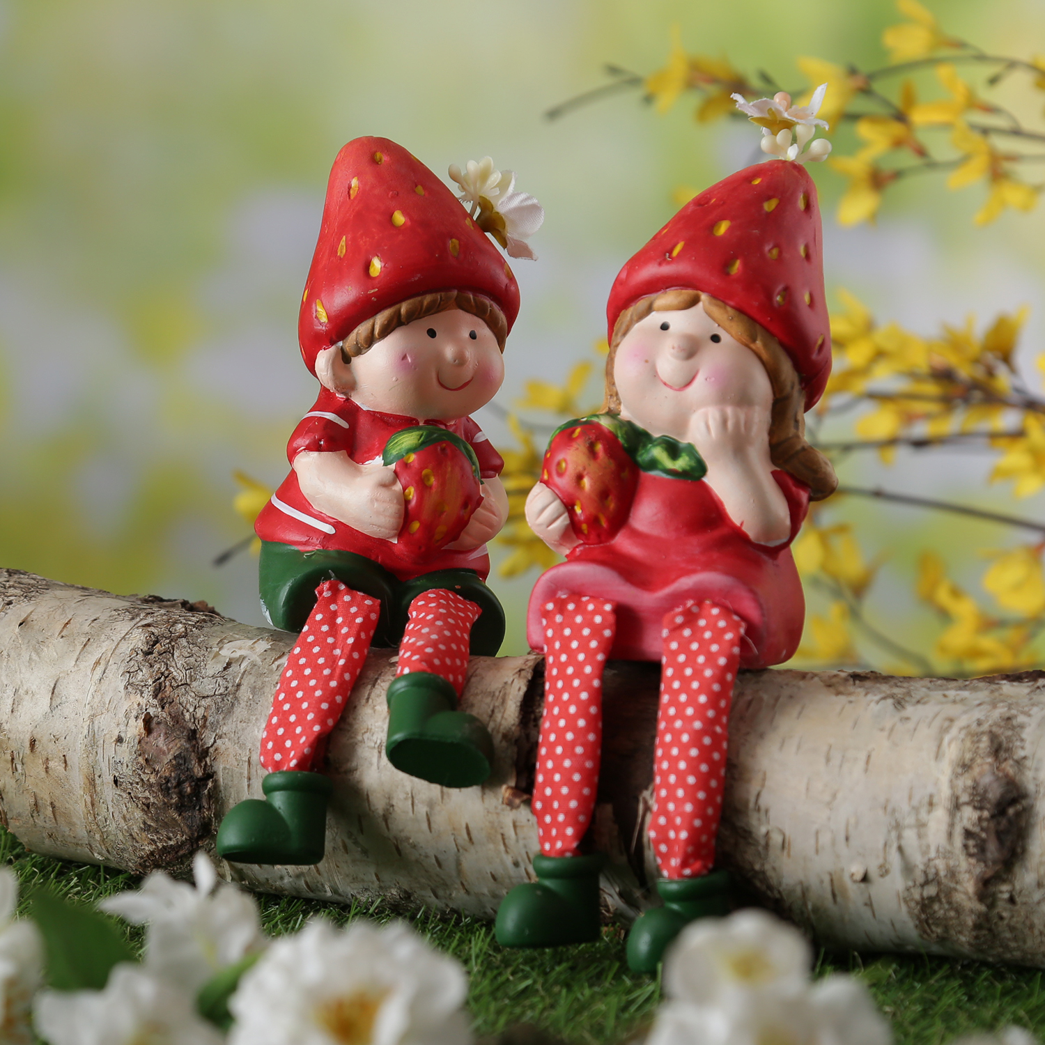Kantenhocker Erdbeermädchen Lotte - niedliche Gartenfigur mit Erdbeere - Keramik  - H: 19cm - rot