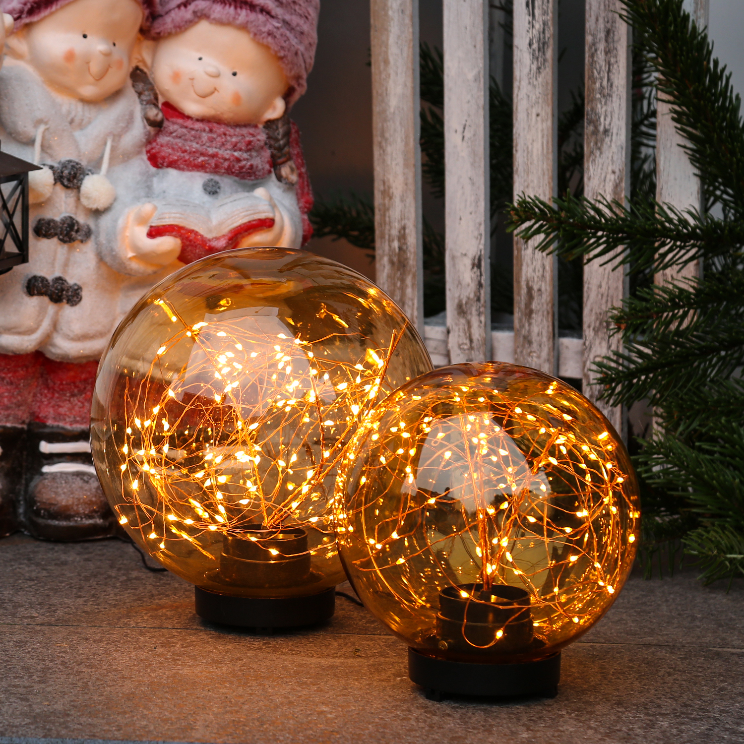 LED Kugel mit Drahtlicherkette - stehend - 80 bernsteinfarbene LED - D: 20cm - f. Außen - amber LED Kugel mit Drahtlicherkette - stehend - 80 bernsteinfarbene LED - D: 20cm - f. Außen - amber