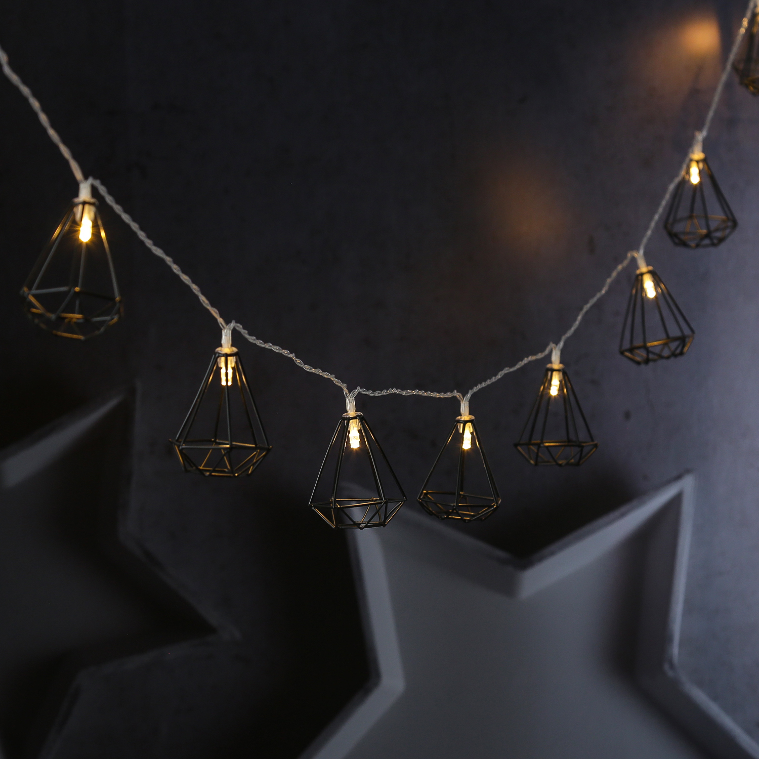 LED Lichterkette DIAMANT - 10 kleine beleuchtete Diamanten - Timer - Batterie - L: 1,59m - schwarz