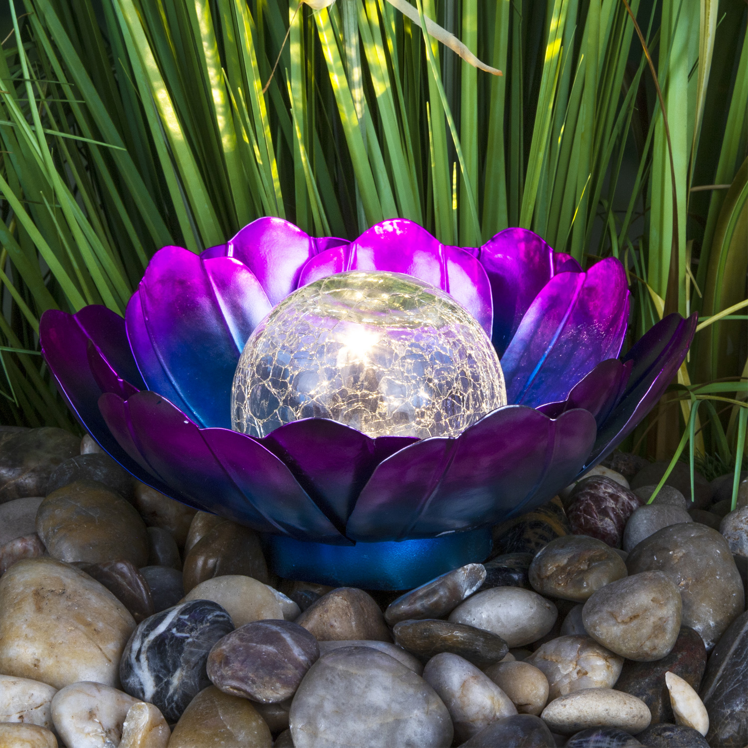 LED Solar Lotusblüte - Glaskugel in Crackle Optik - warmweiße LED - D: 25cm - Lichtsensor - lila