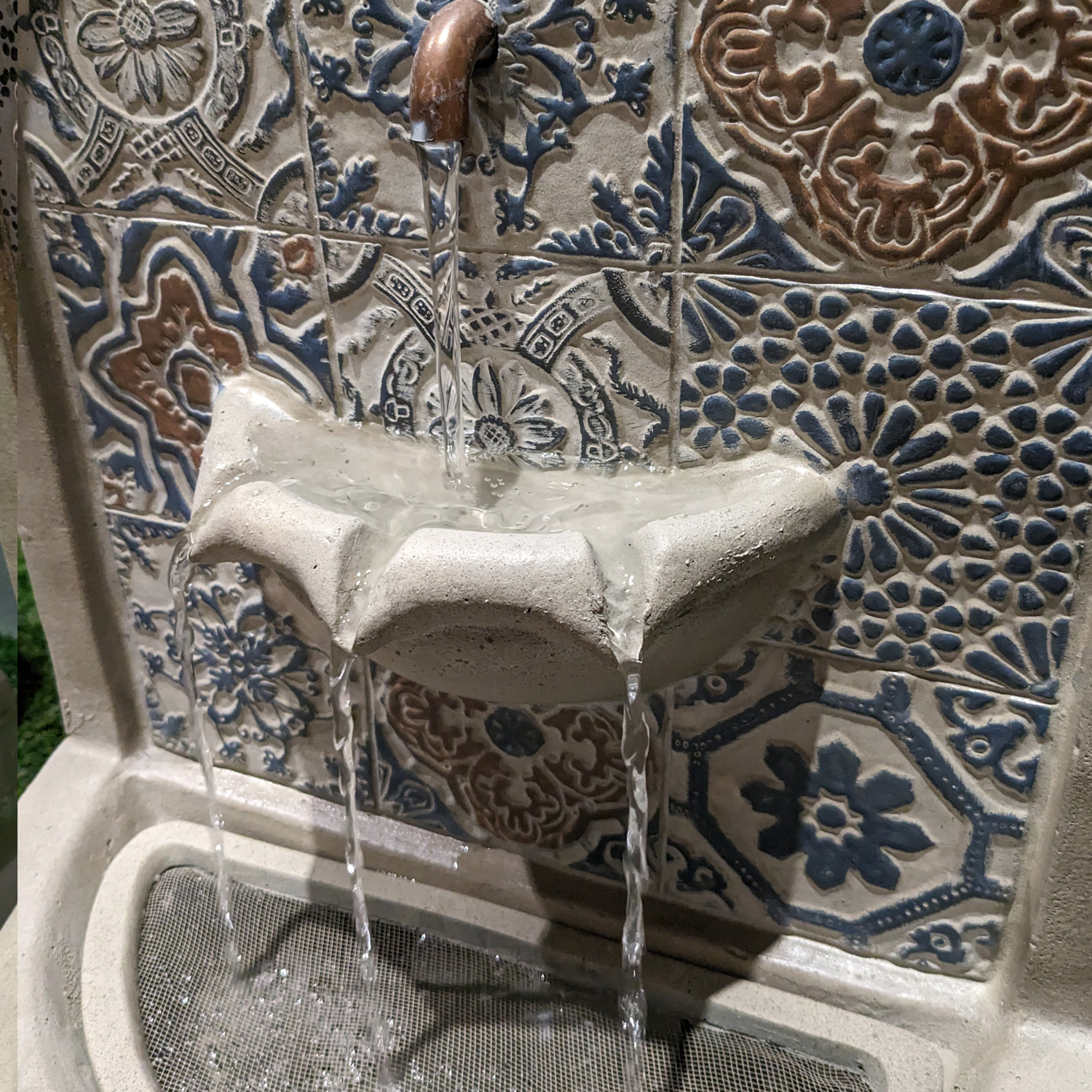 Brunnen - Wand- und Standbrunnen - rund - GRC Beton - H- 54cm - Aussen - natur