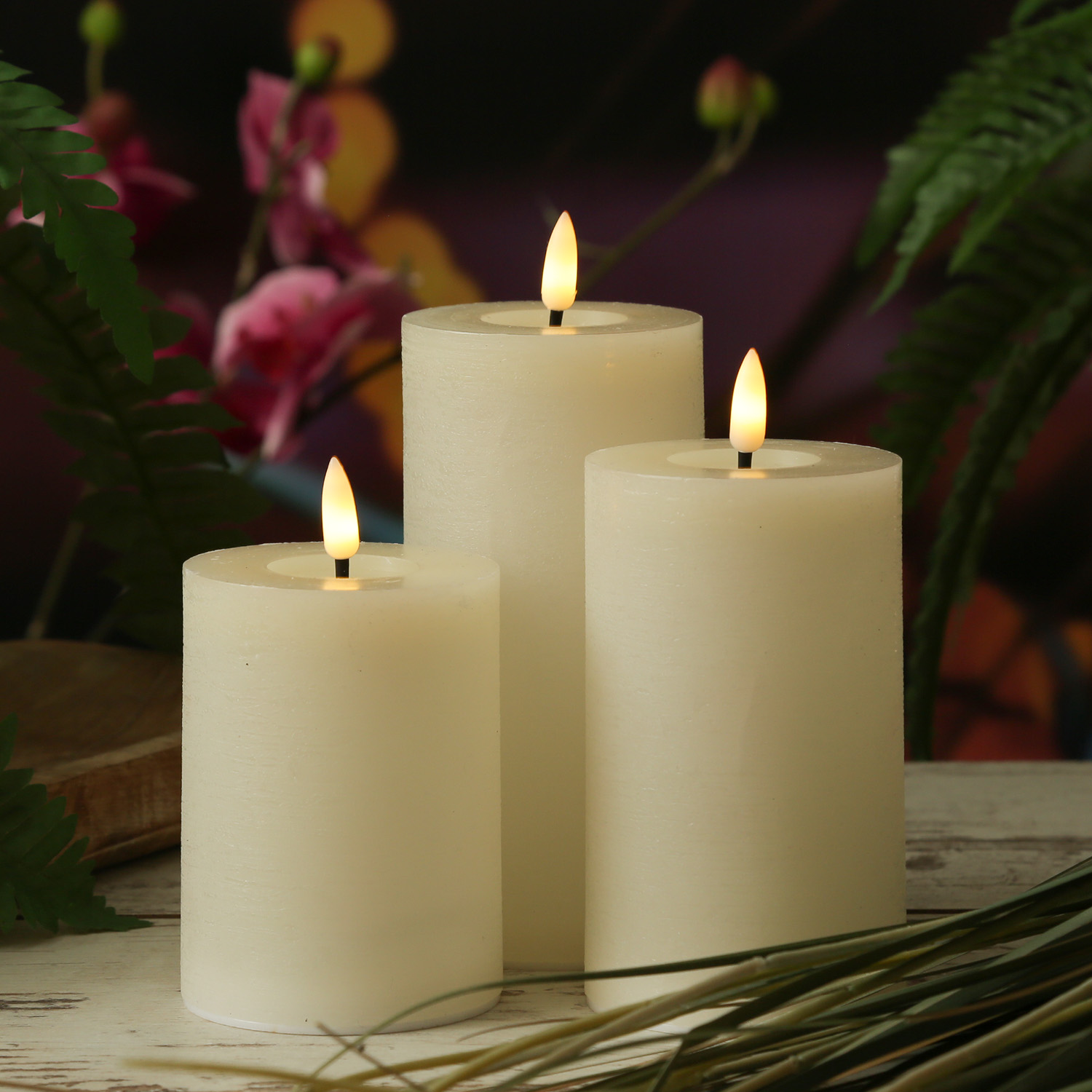 LED Kerzenset LISA - Rustik-Optik - Echtwachs - 3 Größen - mit Ladestation - creme - 3er Set