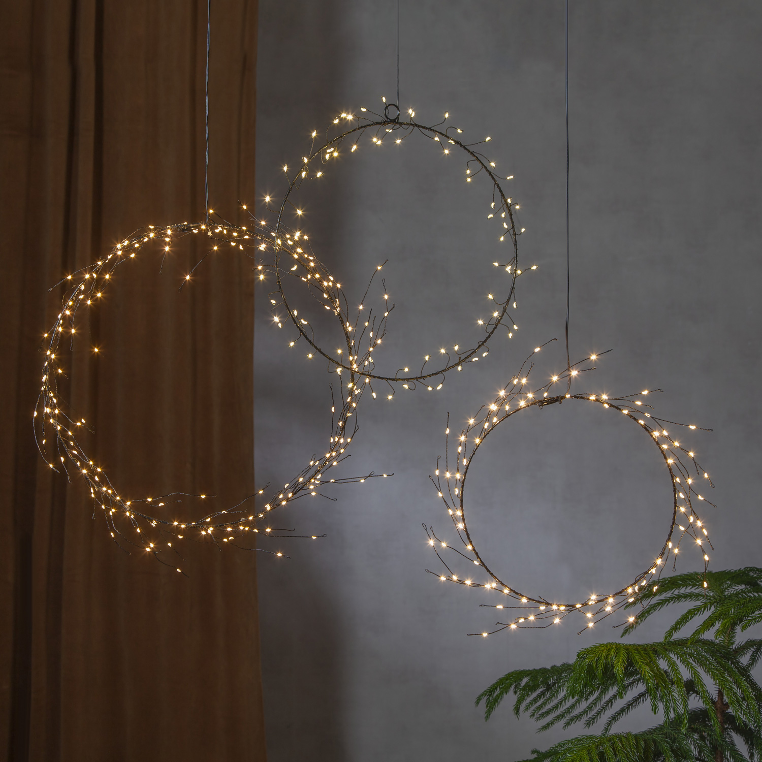 LED Kranz "Curly" - 200 warmweiße LED - D: 35cm - schwarz