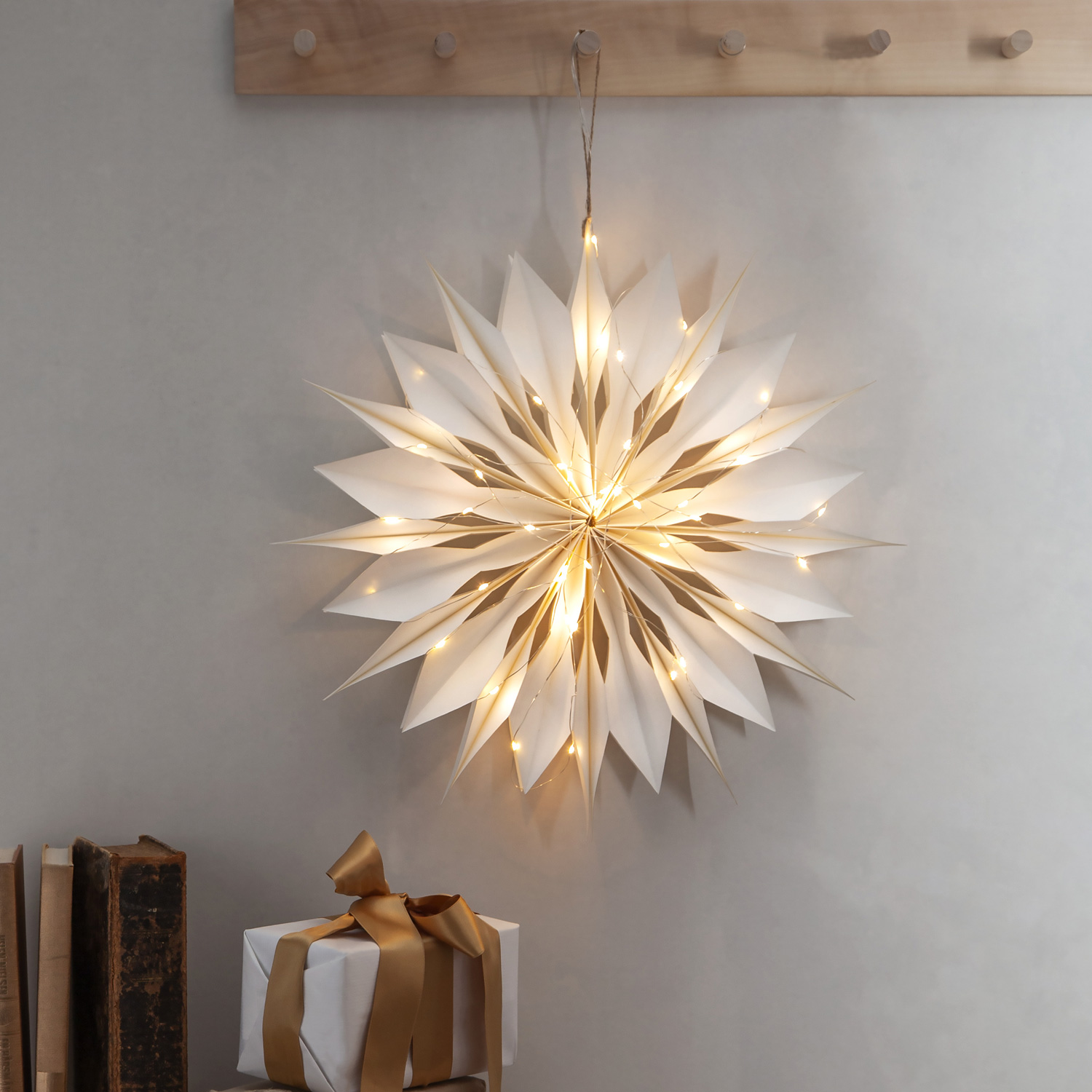 Papierstern MELLI - hängend - D: 45cm - 40 warmweiße LED an Drahtlichterkette  - Timer - weiß