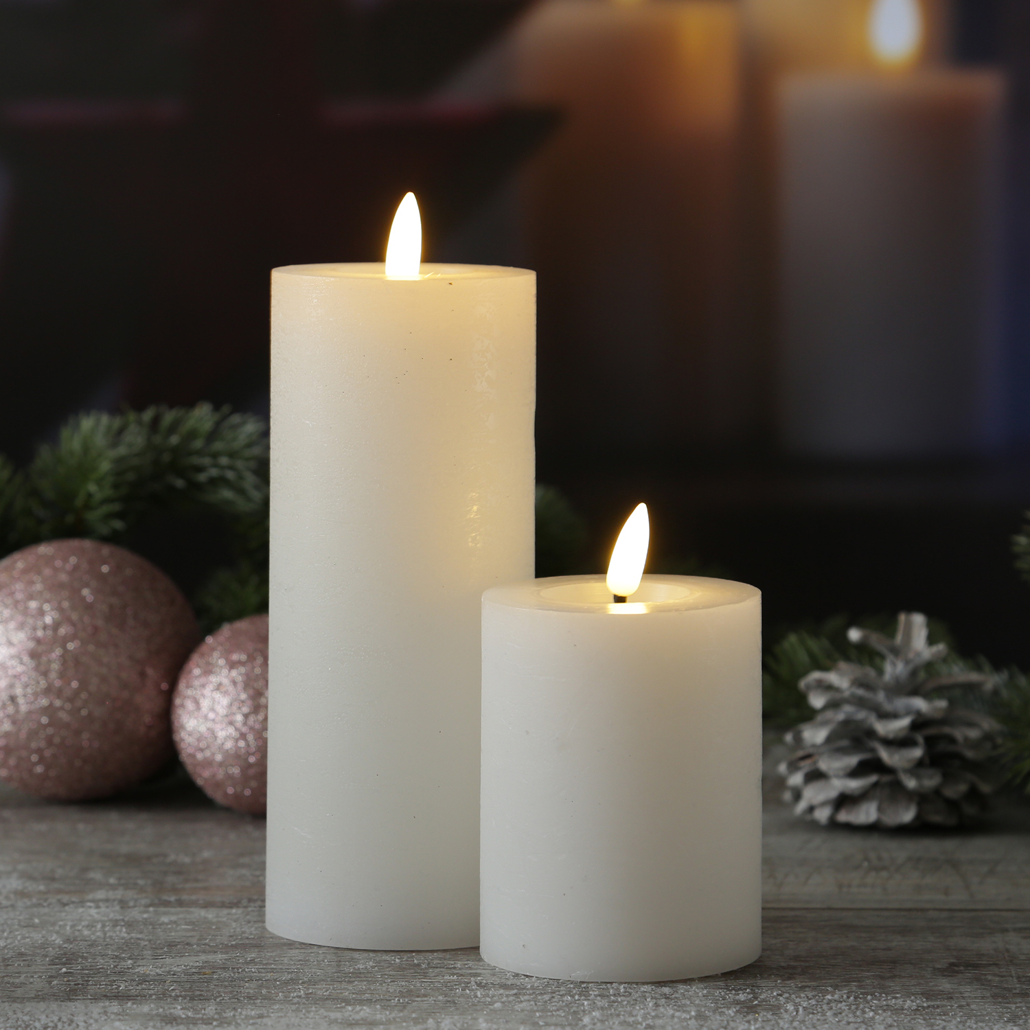 LED Kerze LINA - Rustik-Optik - Echtwachs - 3D Flamme - H: 11cm - D: 7cm - Batterie - Timer - weiß