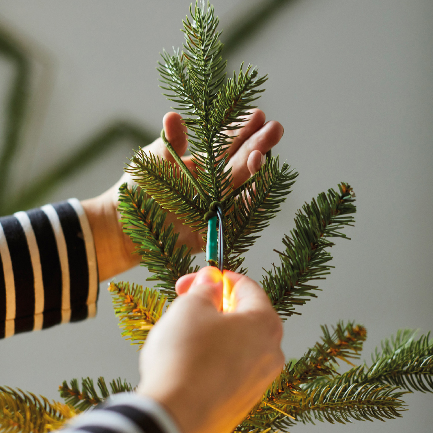 LED Baummantel Draht Lichterkette - Baumbeleuchtung - 16 Stränge - 2,1m - Timer - Innen/Außen - grün