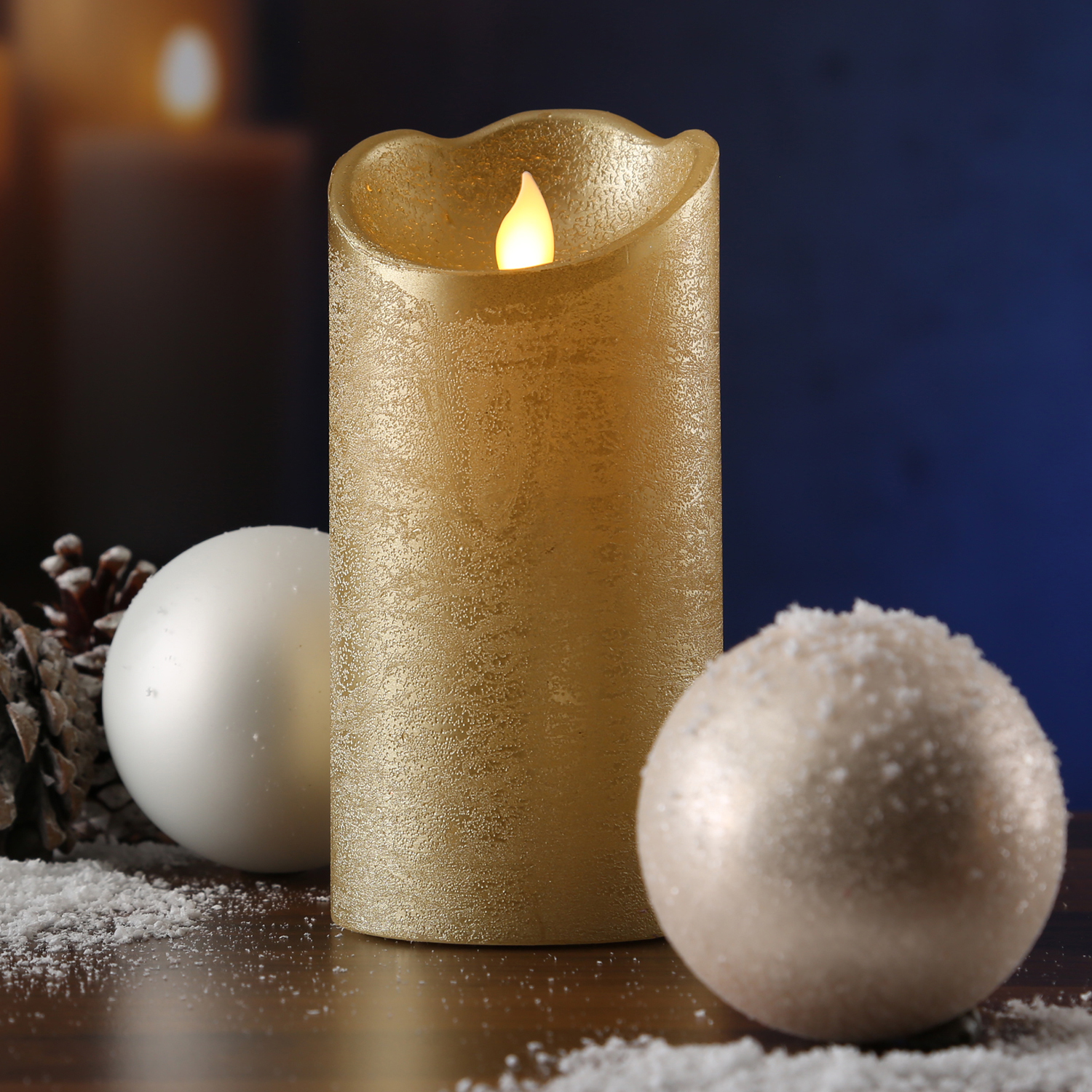 LED Kerze M-TWINKLE - Echtwachs - mechanisch bewegte Flamme - H: 15cm - D: 7,5cm - Timer - gold
