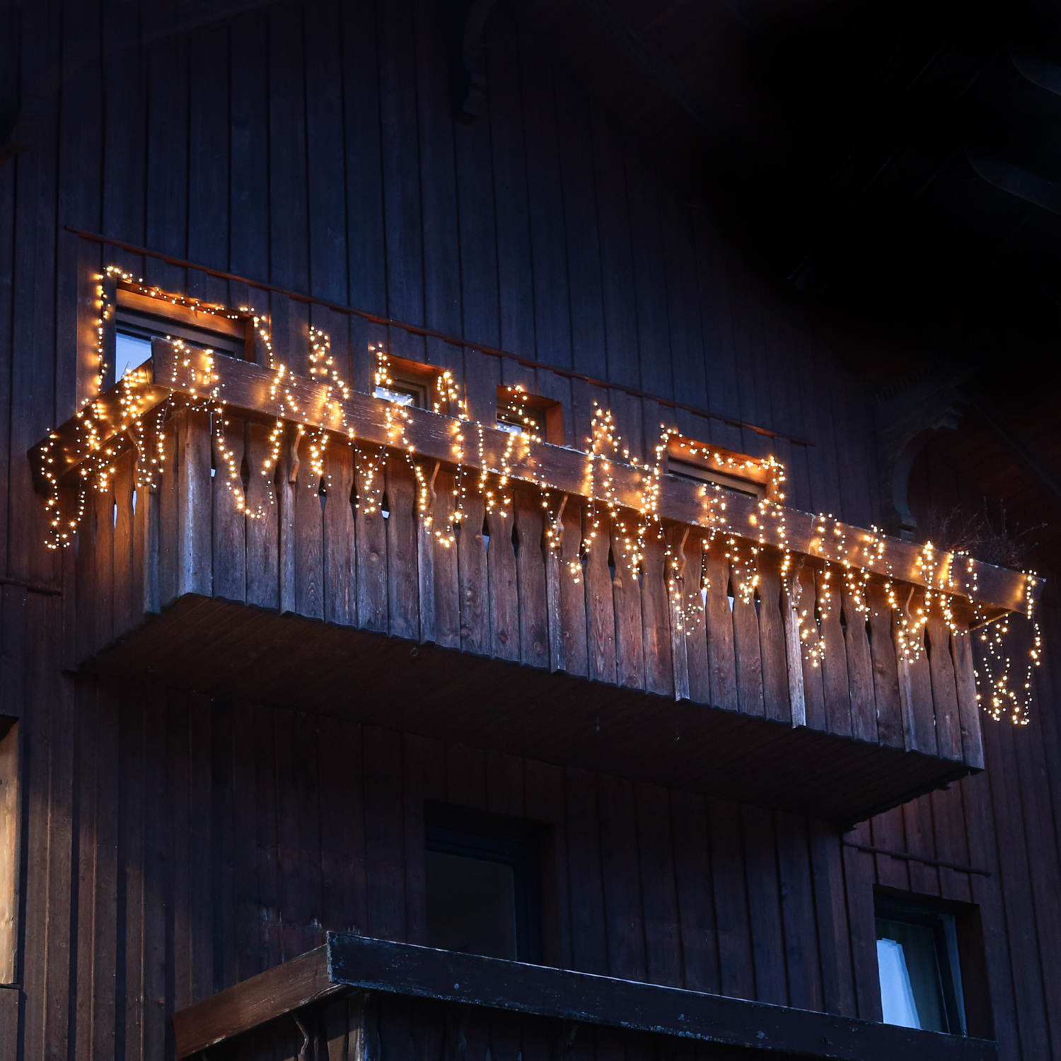 LED Lichterkette - XXL Weihnachtslichterkette - 2000 bernstein LED - L: 45m - 8Modi/ Timer