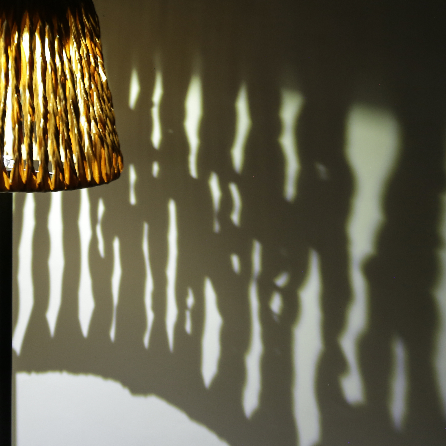 LED Solar Stehlampe in Rattan-Optik - Gartenlampe - 2 Höhenmöglichkeiten - H: 125cm - Lichtsensor