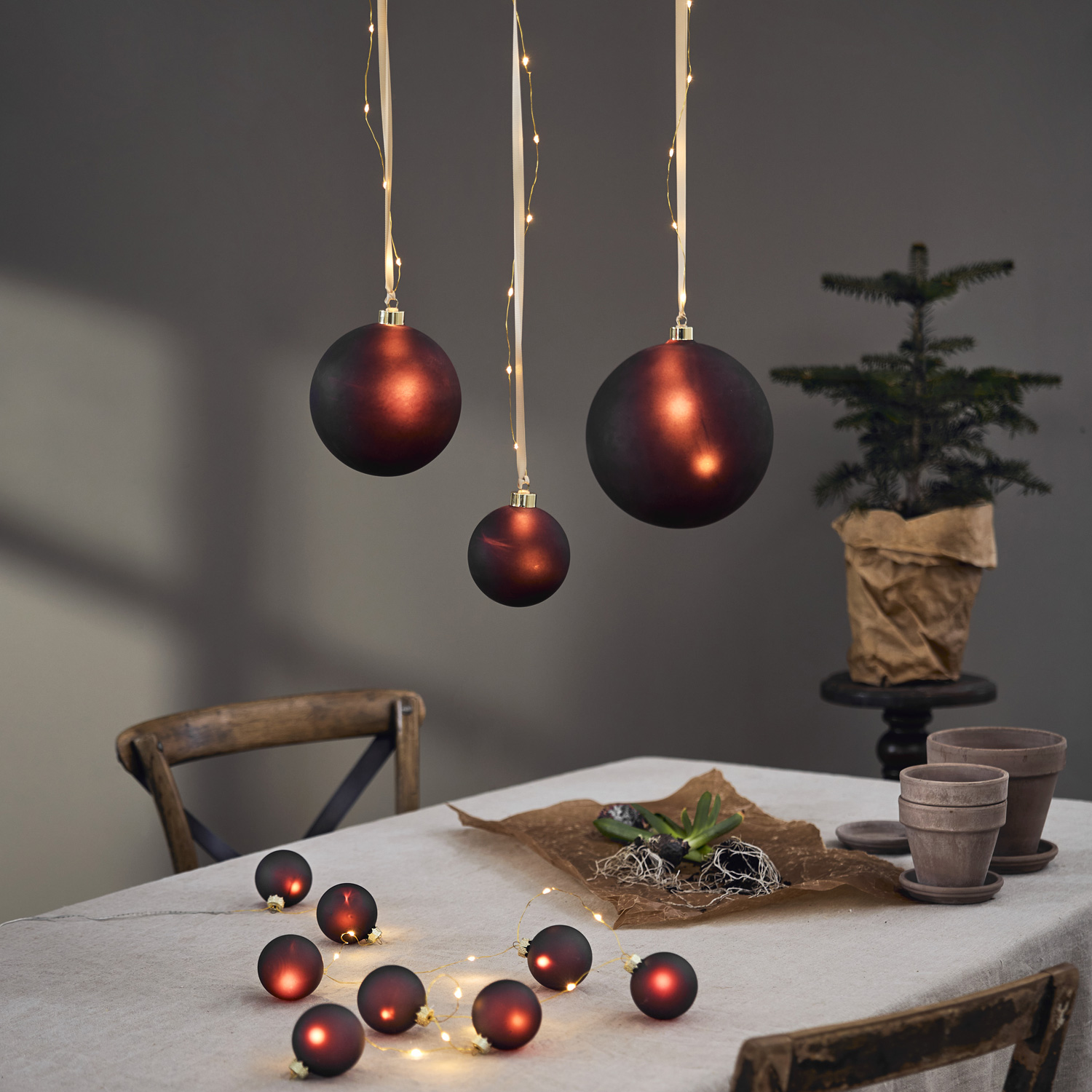 LED Christbaumkugel - Weihnachtskugel - Glas - 16 warmweiße LED - D: 10cm - Timer - Batterie - rot