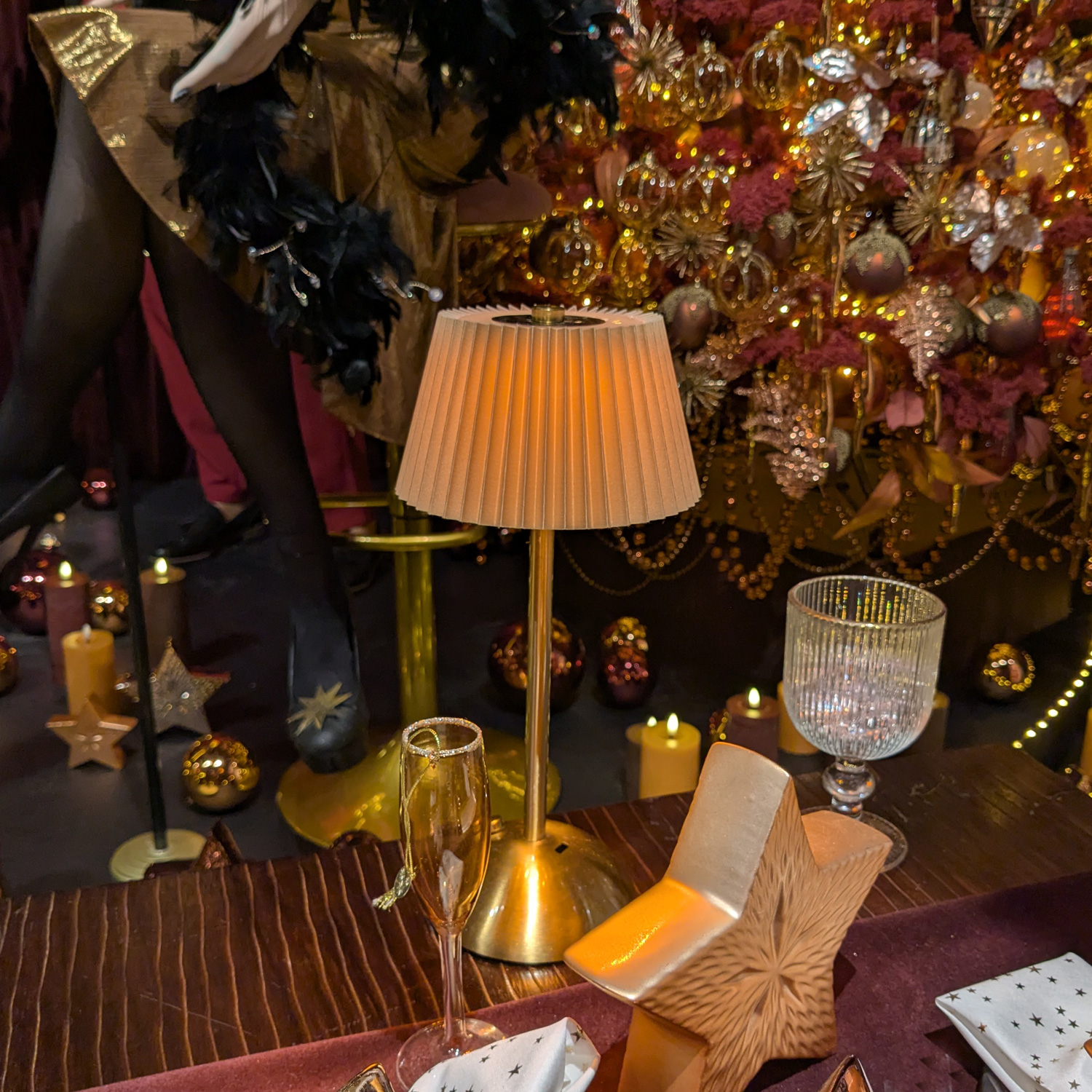 LED Tischlampe GENUA - wiederaufladbar per USB - 3 Lichtfarben - dimmbar - H:30,5cm - braun