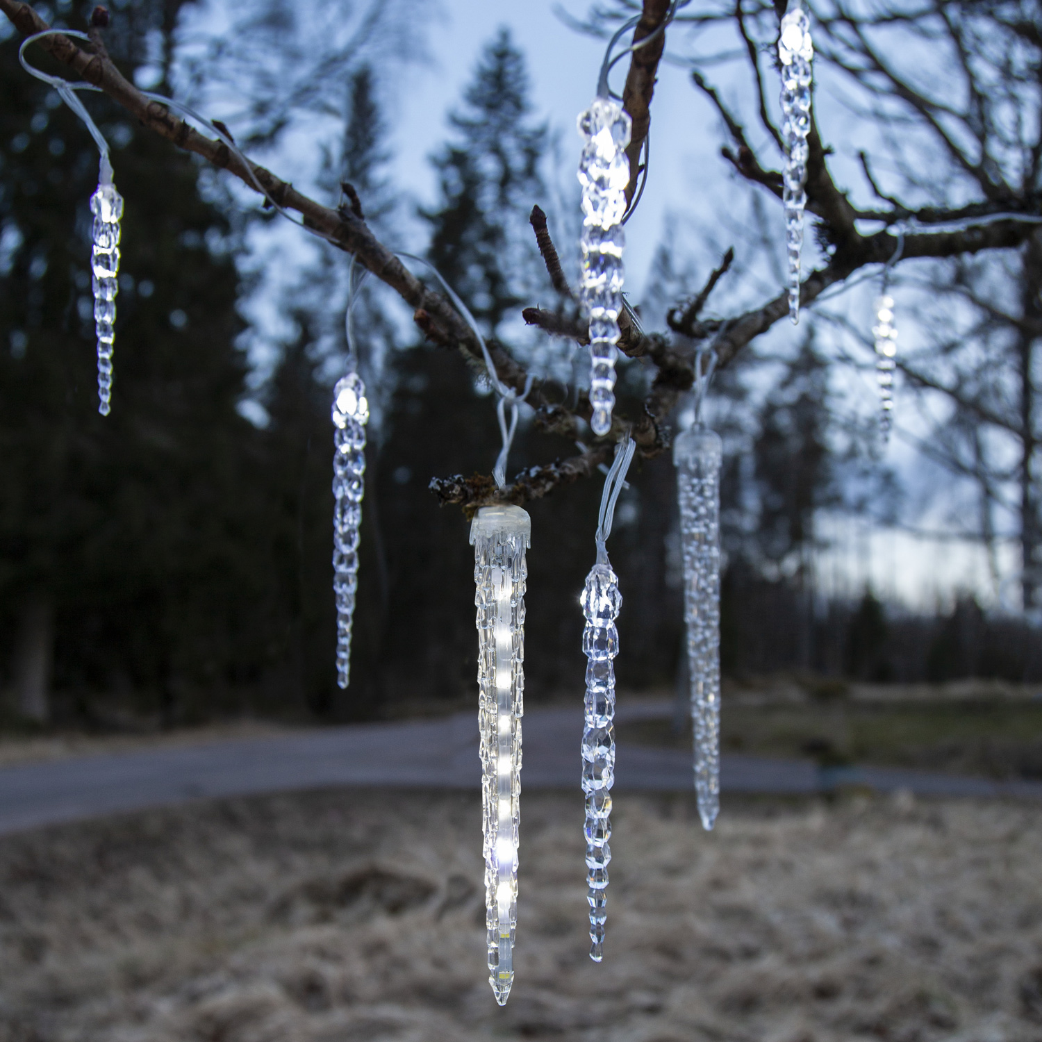 LED Lichterkette Eiszapfen - 24 Eiszapfen - Dauer-und Lauflicht - Außentrafo - L: 7m - transparent