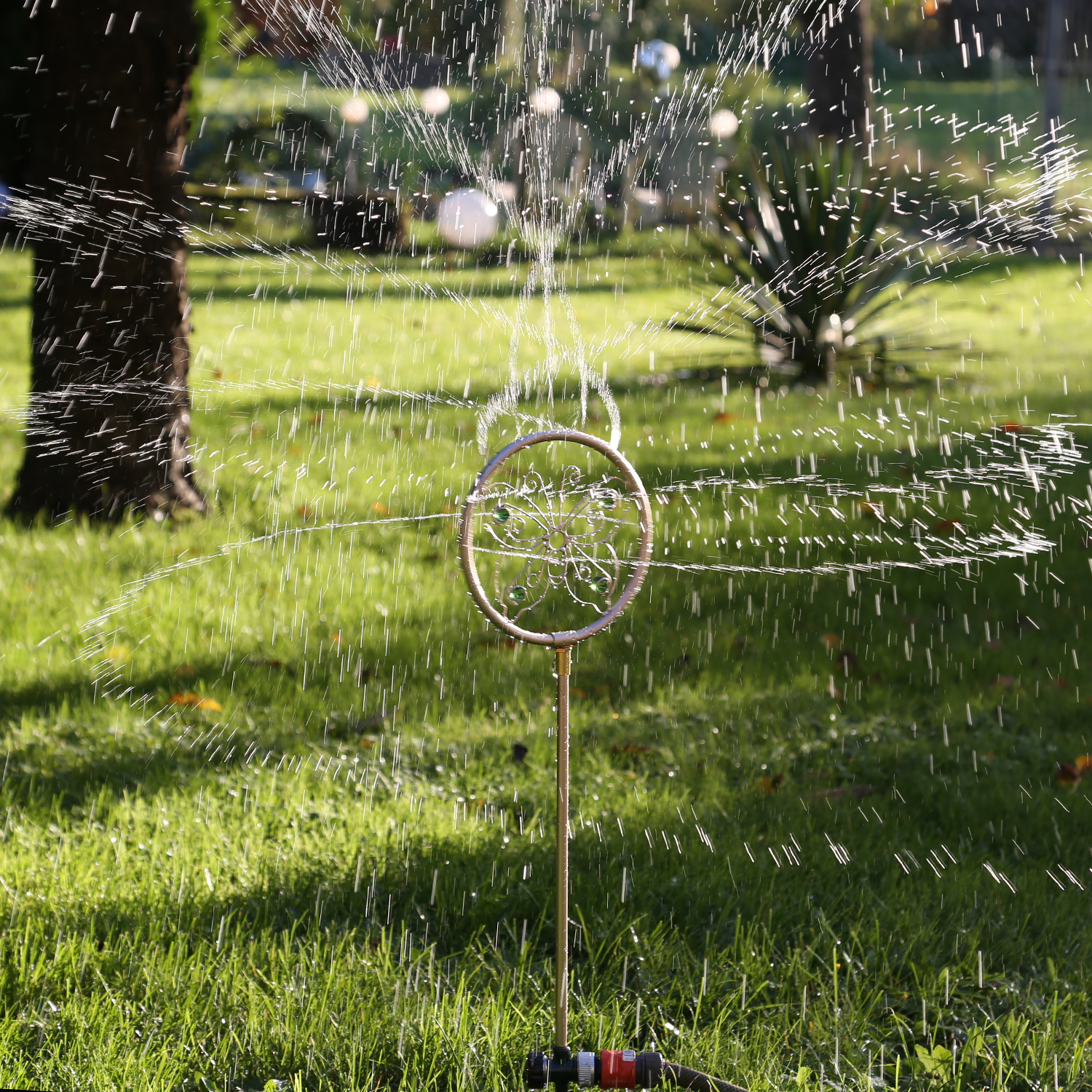 Gartenstecker SCHMETTERLING - Wassersprinkler - Edelstahl - H: 75cm - D: 19cm - silber, grün