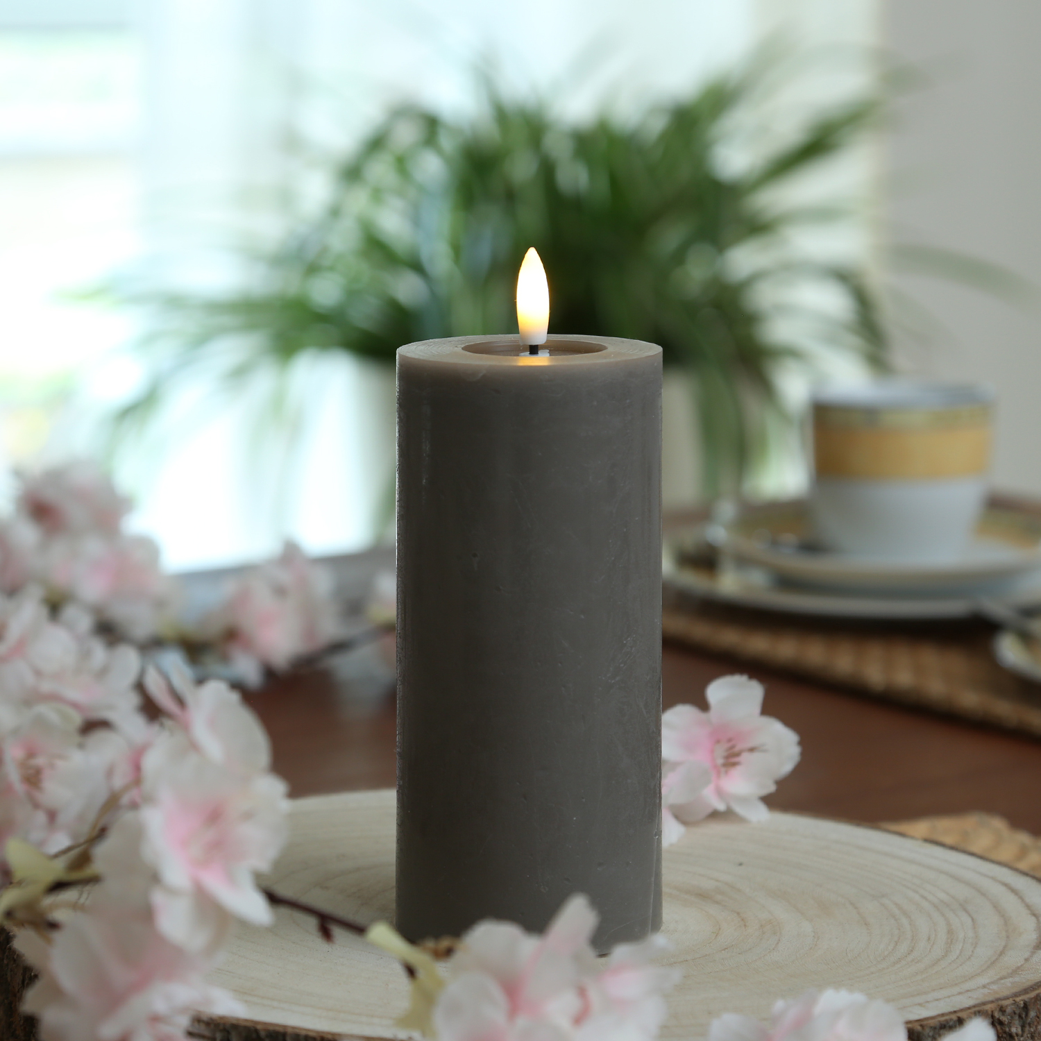 LED Kerze LINA - Rustik-Optik - Echtwachs - 3D Flamme - H: 15cm - D: 7cm - Batterie - Timer - grau