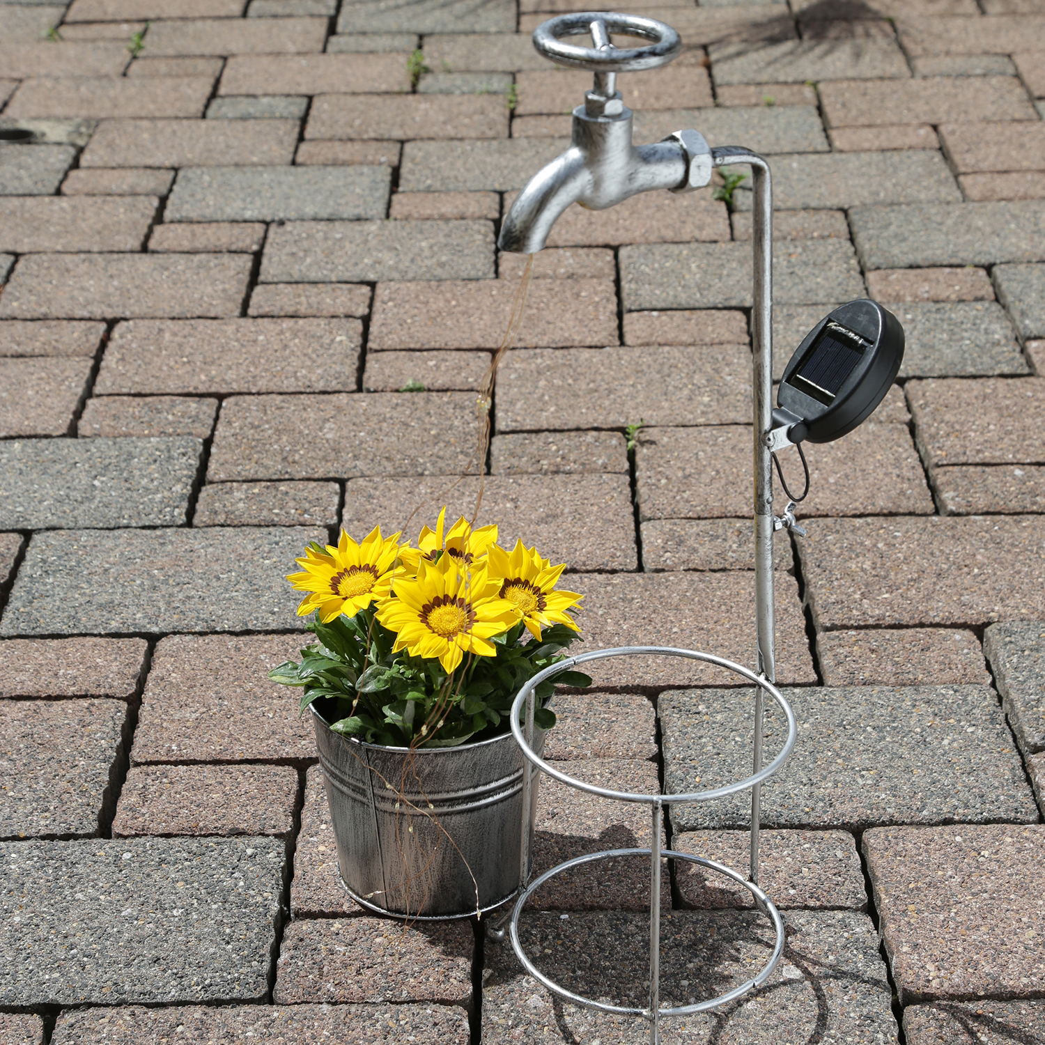 LED Solar Wasserhahn mit Blumentopf - Deko Balkon/Gartenbeleuchtung - H: 60cm - Sensor