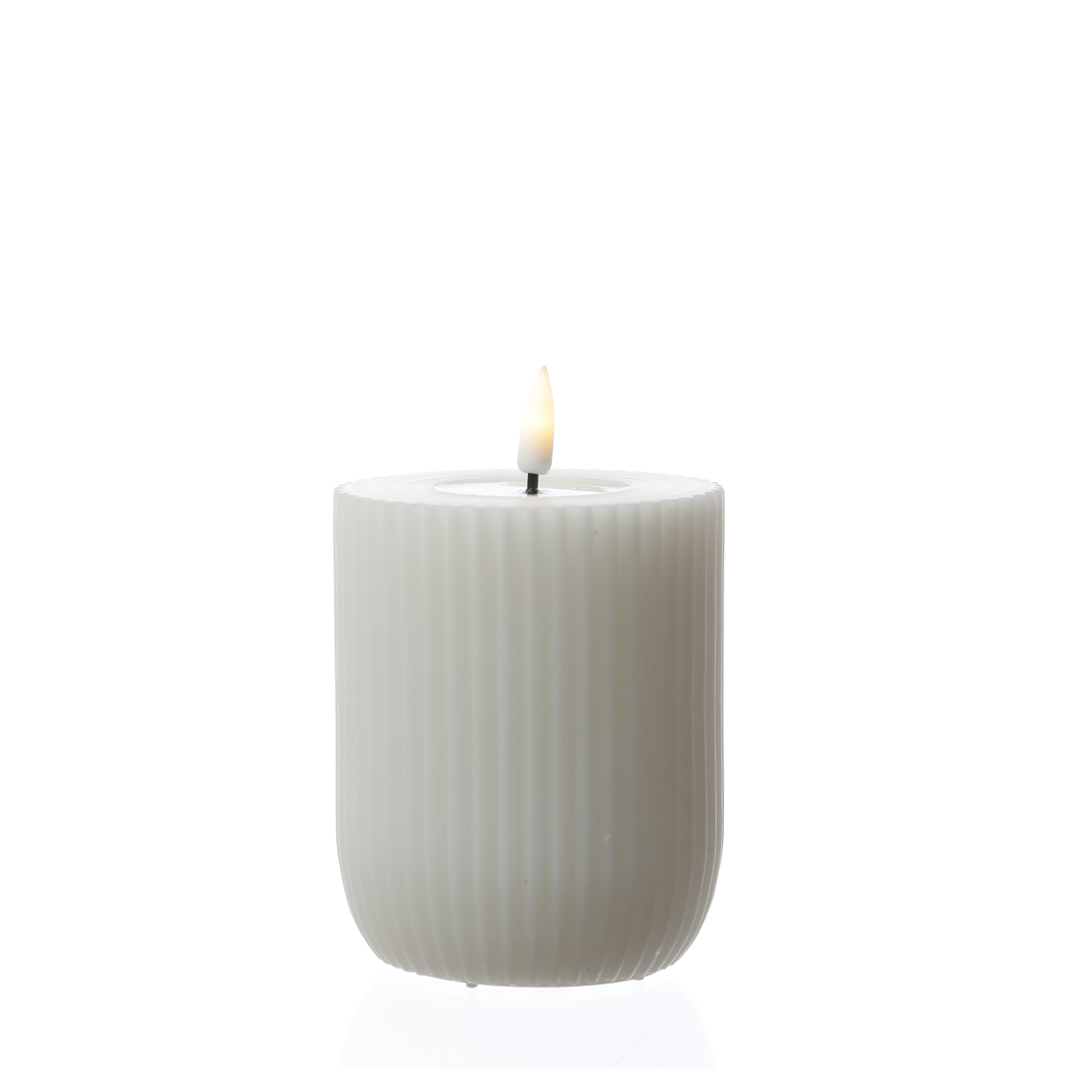 LED Stumpenkerze MIA - gerillt - Echtwachs - 3D Flamme - H: 10cm - D: 8cm - weiß