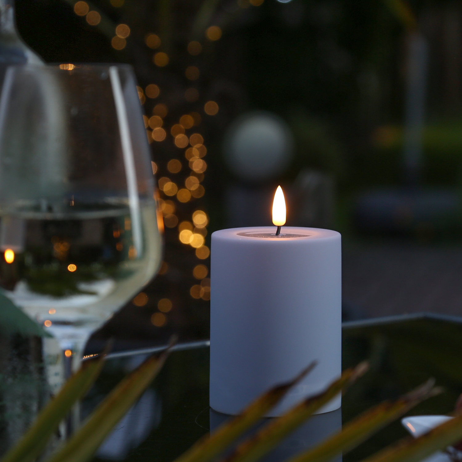 LED Stumpenkerze MIA - Kunststoff - realistische 3D Flamme - H: 10cm - outdoor - pastellblau