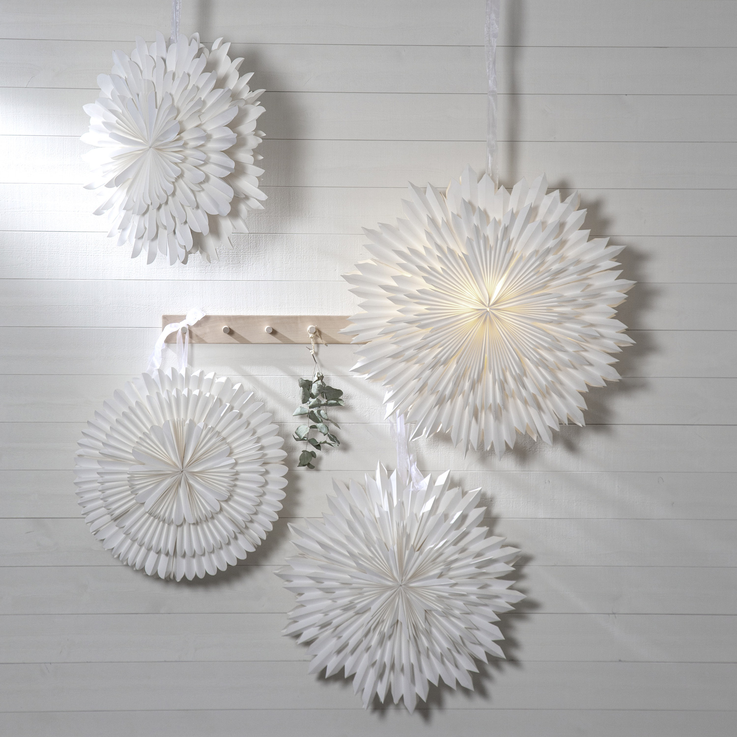 Papierstern - Frost - hängend - D: 50cm - mit Band - zerknittertes Papier - 3 - lagig - weiß