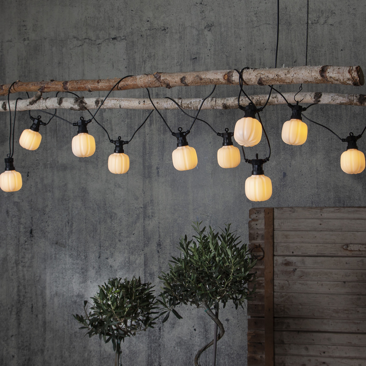 LED Lichterkette "CIRCUS" - 10 matte Kugeln, D: 8cm - warmweiße LED - 5m - inkl. Trafo - outdoor