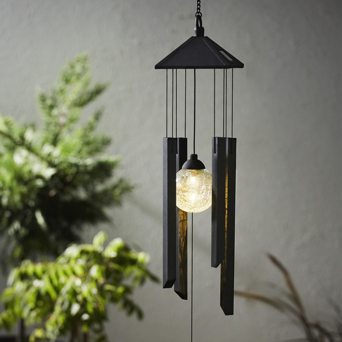 LED Solar Windspiel "Schmetterling" - klare Kugel - warmweiße LED - Dämmerungssensor - outdoor